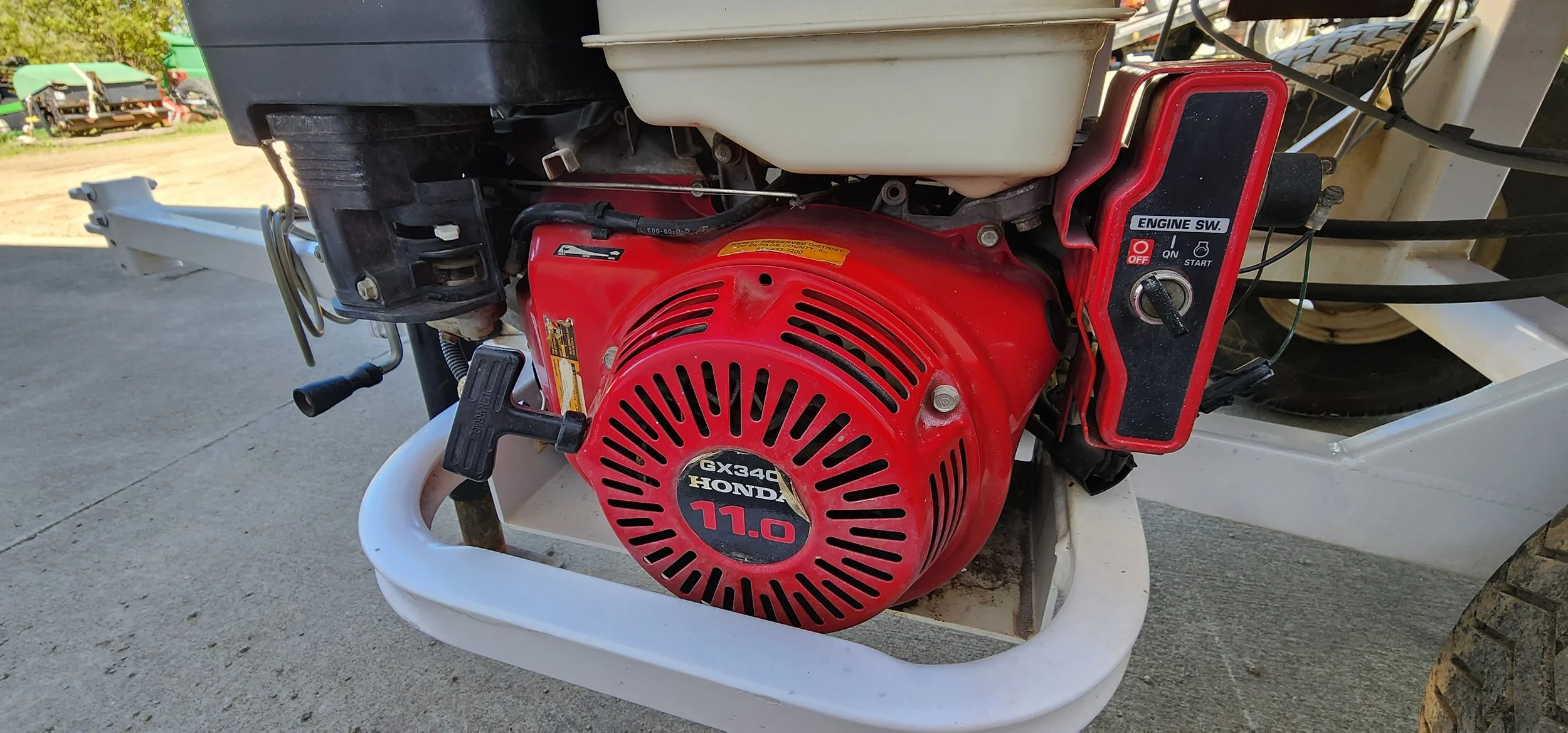 22009 Dakota 410 topdresser