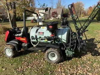 2019 Toro 5800 sprayer 300 gallon 1015 hrs