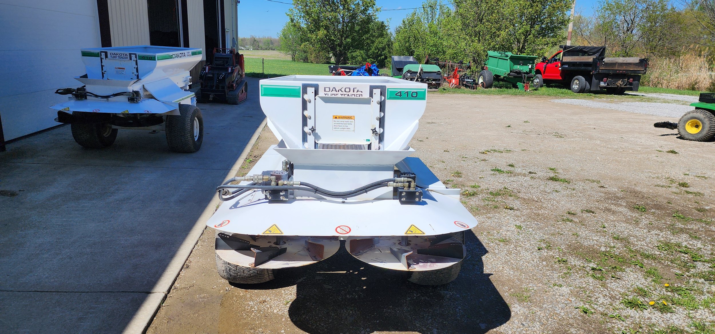 2009 Dakota 410 topdresser