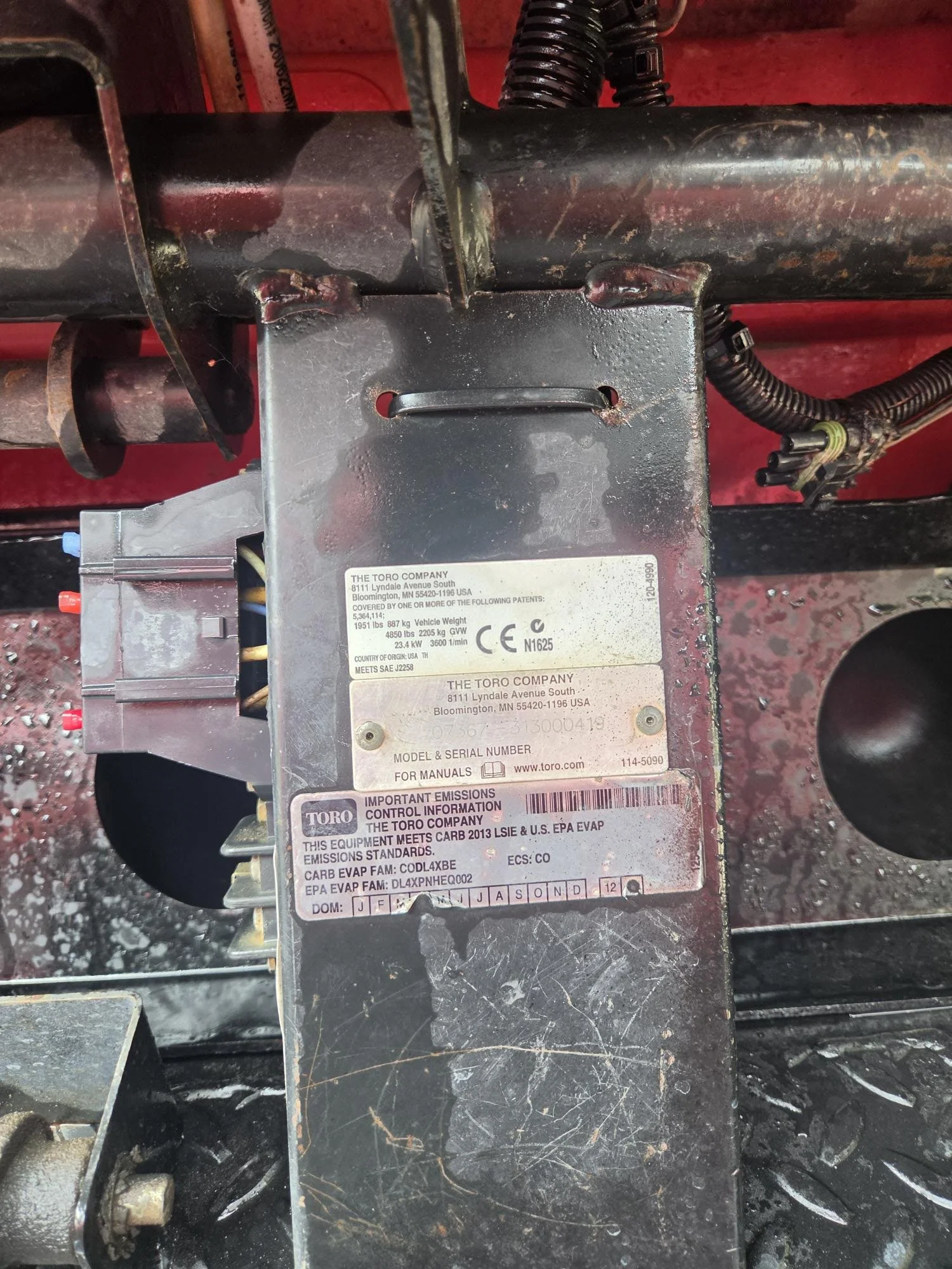 2013 Toro HDX gas watercooled unit with Toro topdresser and a bed