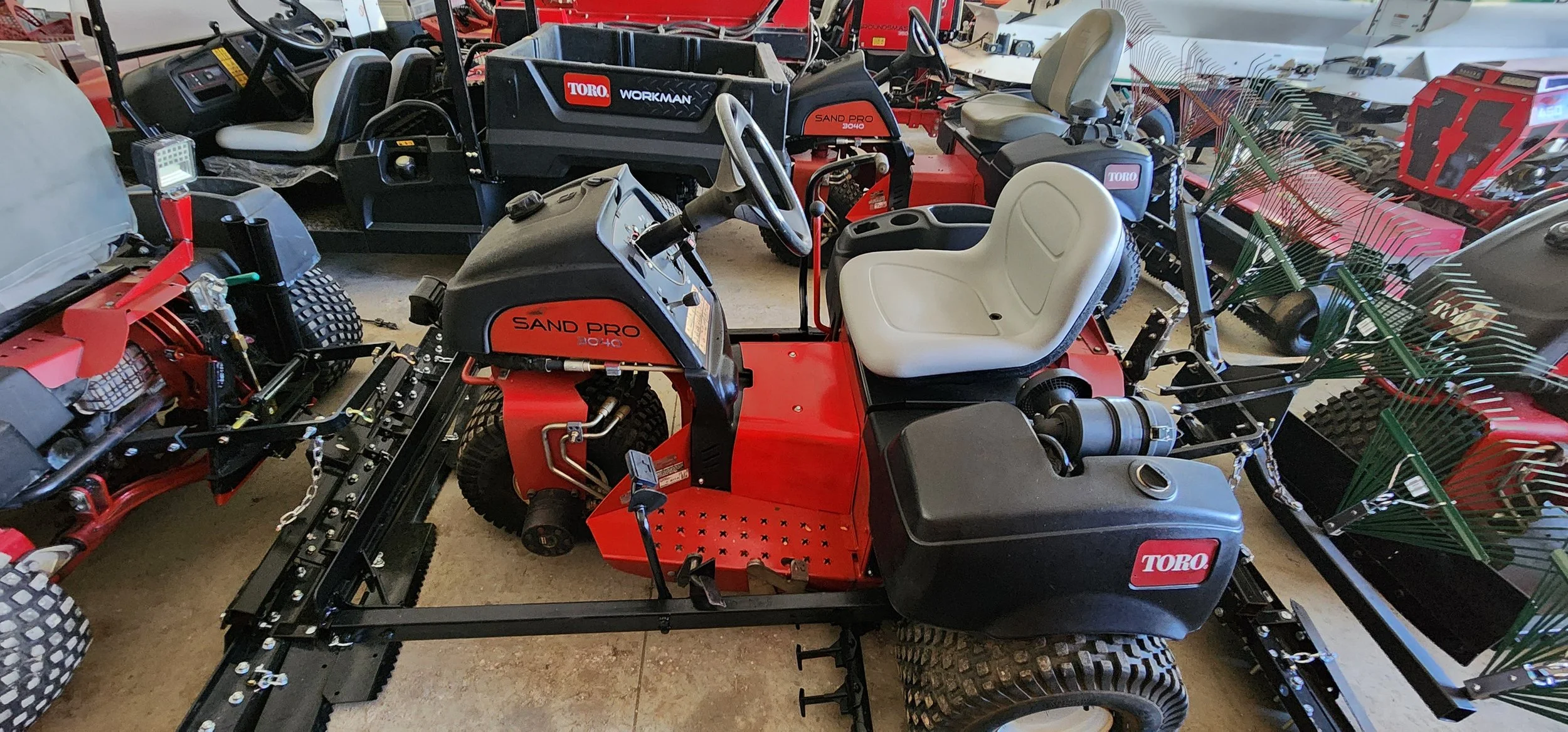 2016 Toro 3040 sandpro with plow  with midrakes and new rear rake