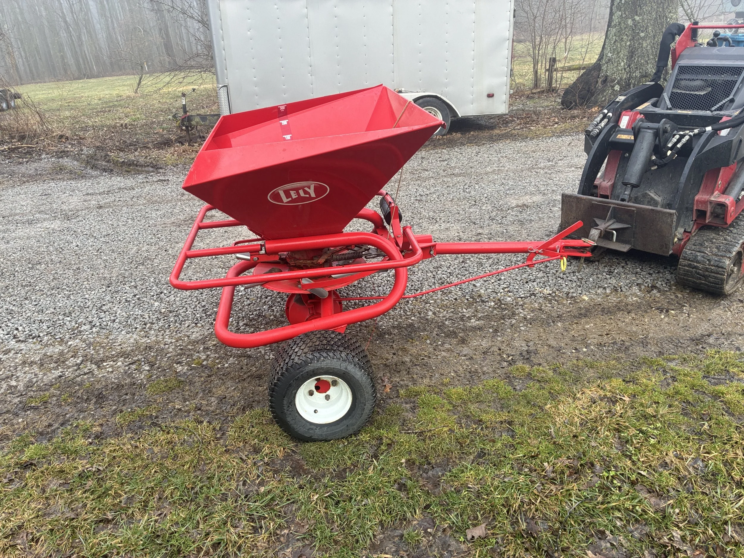 Towable ground driven  Lely spreader WFR