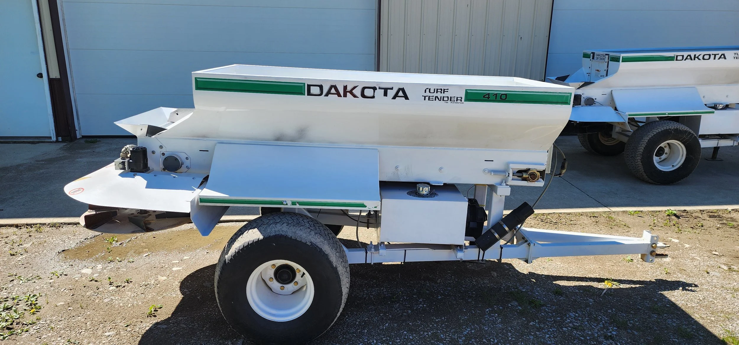 2009 Dakota 410 topdresser