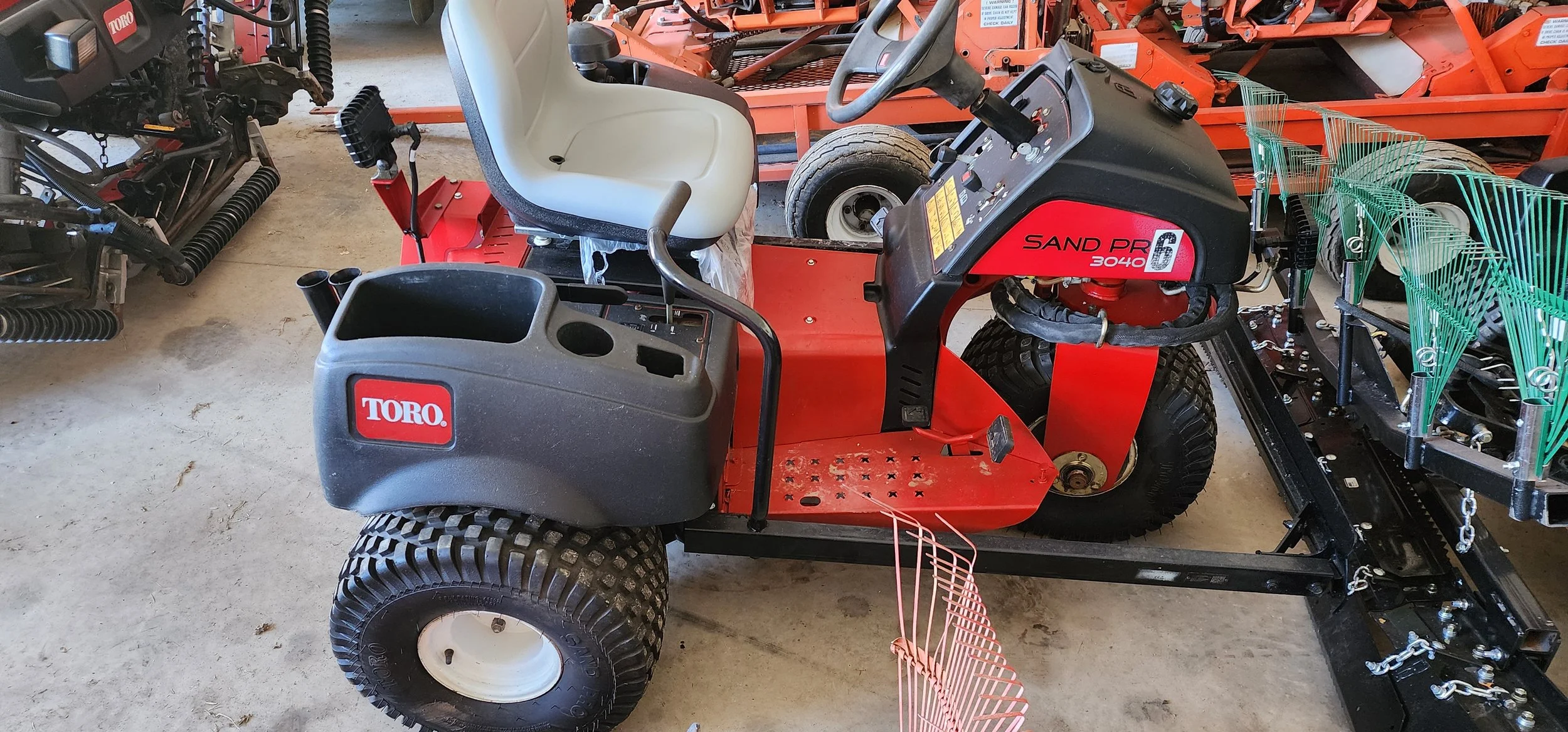 2020 Toro 3040 sandpro w/blade and rear rake (not shown ) 3 wheel drive