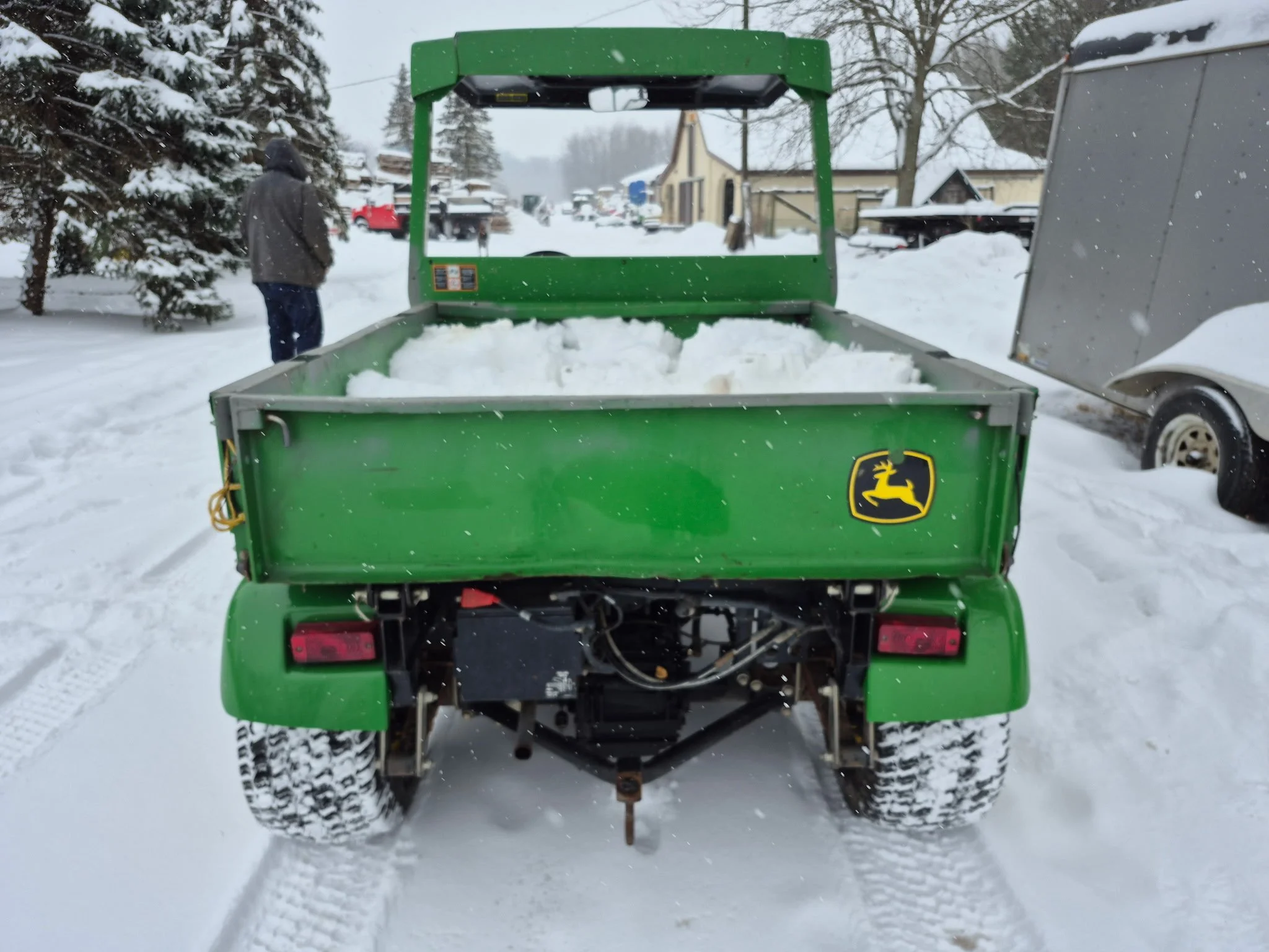 2020 John Deere progator   2020 A gas unit