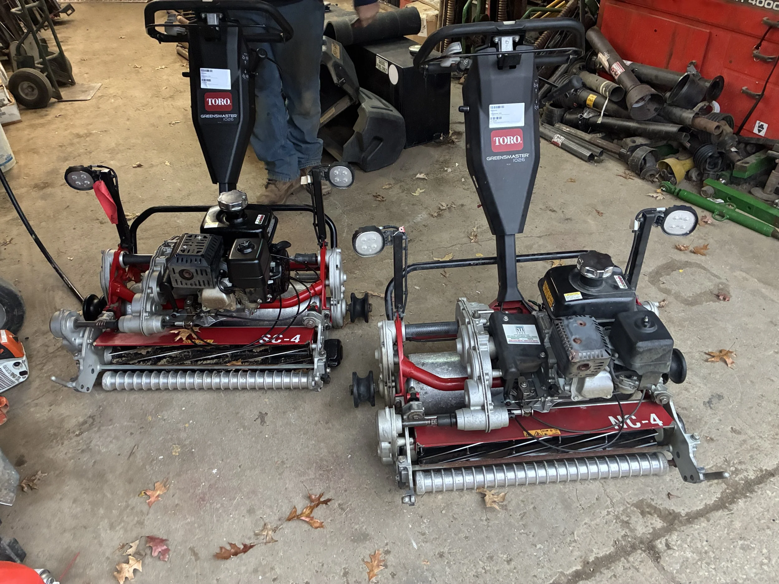 2021  Toro 1026 walking greensmower   26 in