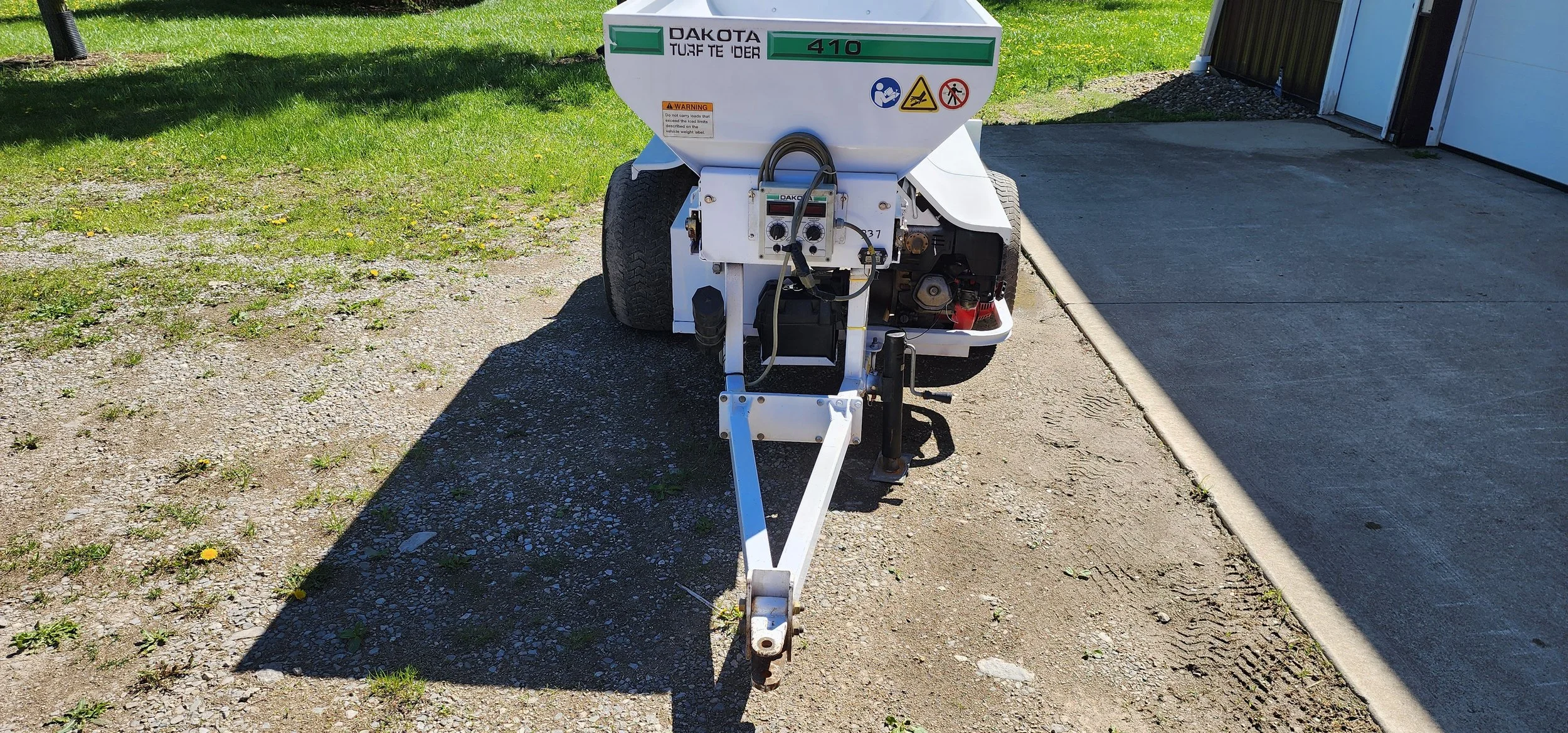 2009 Dakota 410 topdresser