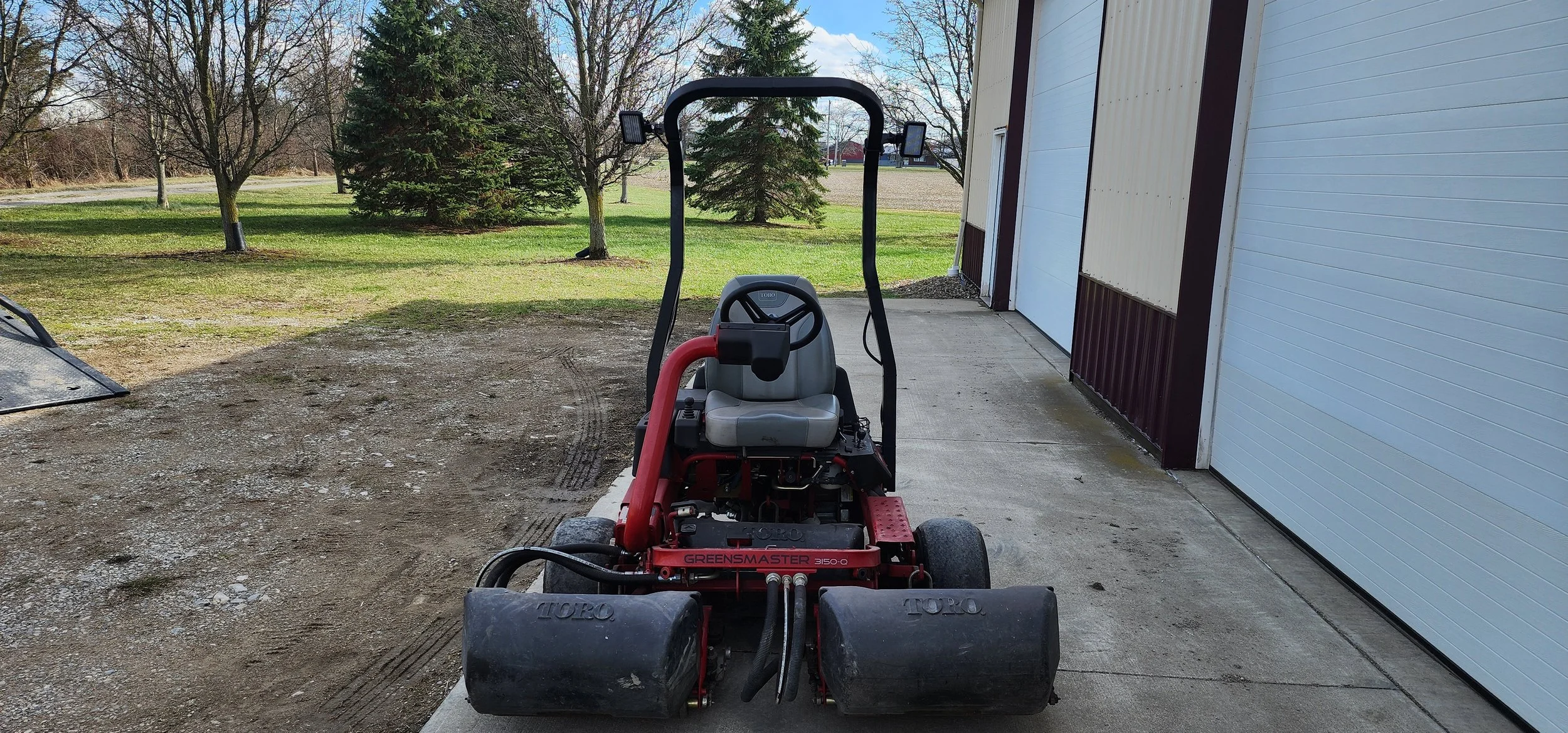 2019 Toro  3150 Q greensmower with groomers and baskets  sharpened with new bedknives