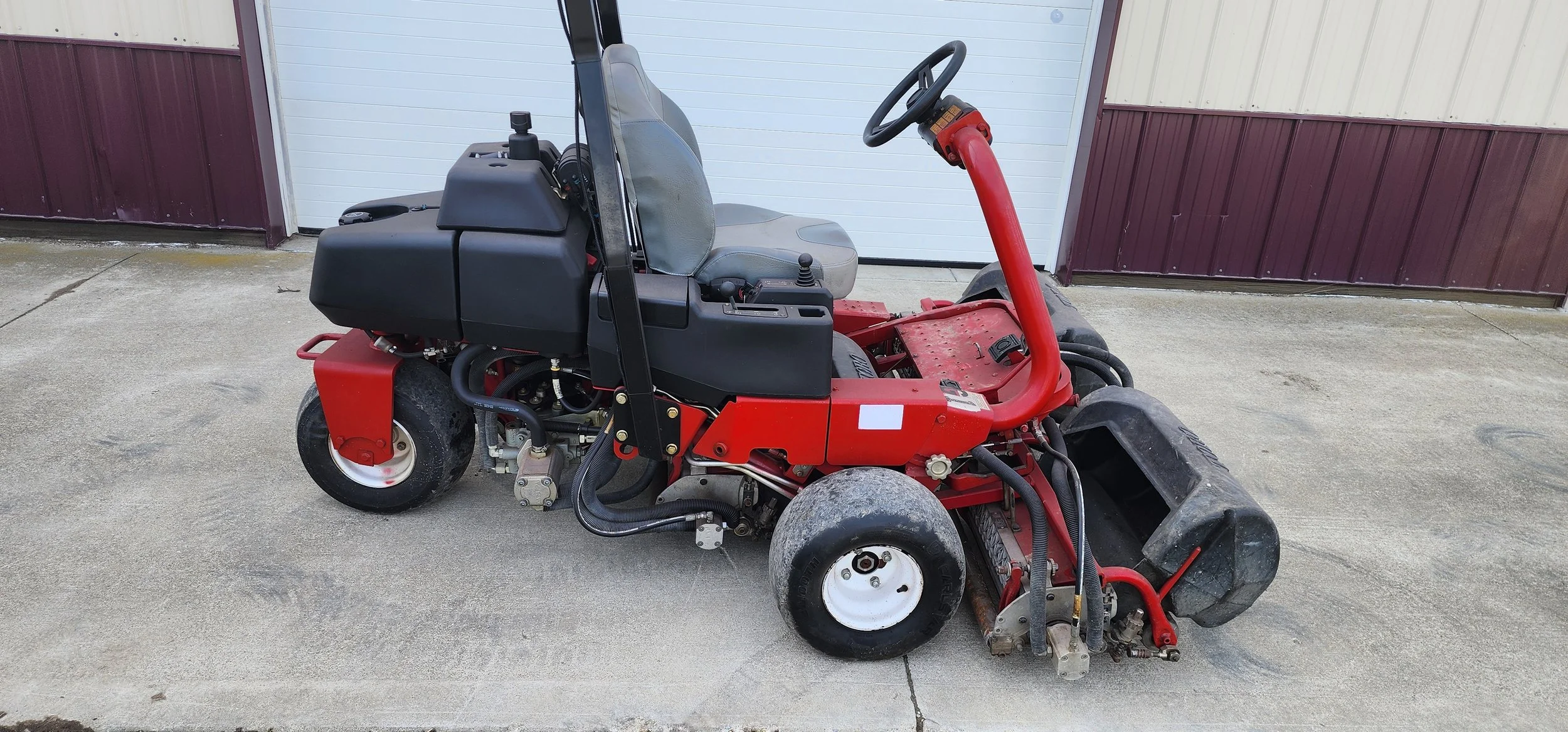 2019 Toro  3150 Q greensmower with groomers and baskets  sharpened with new bedknives