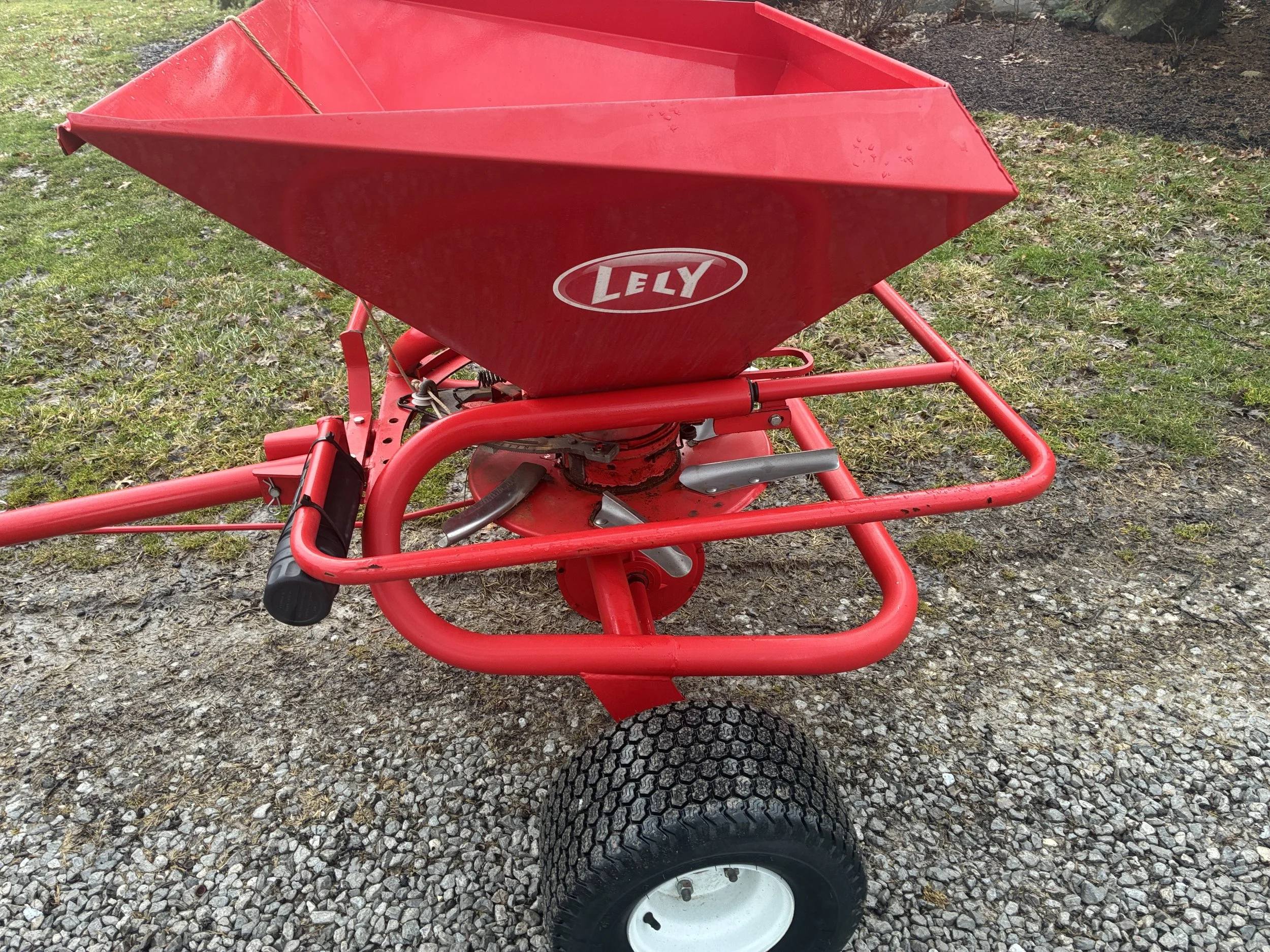 Towable ground driven  Lely spreader WFR