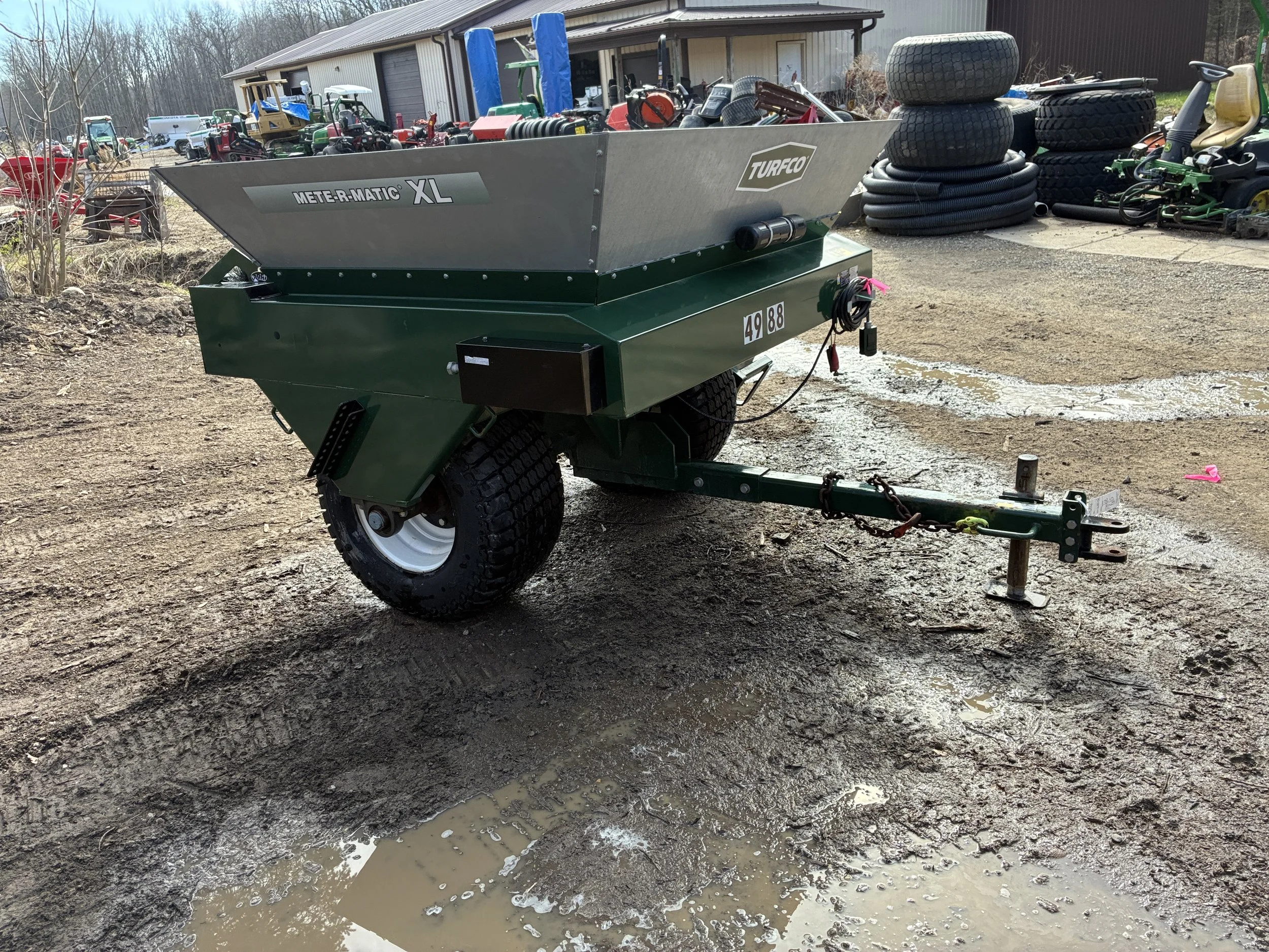 Turfco metermatic XL tow behind topdresser