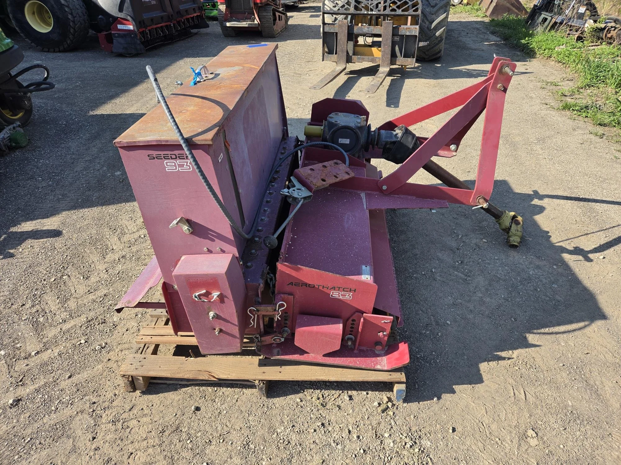 Toro aerothatch and seeder  83/93