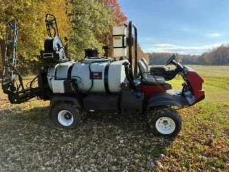 2019 Toro 5800 sprayer 300 gallon 1015 hrs