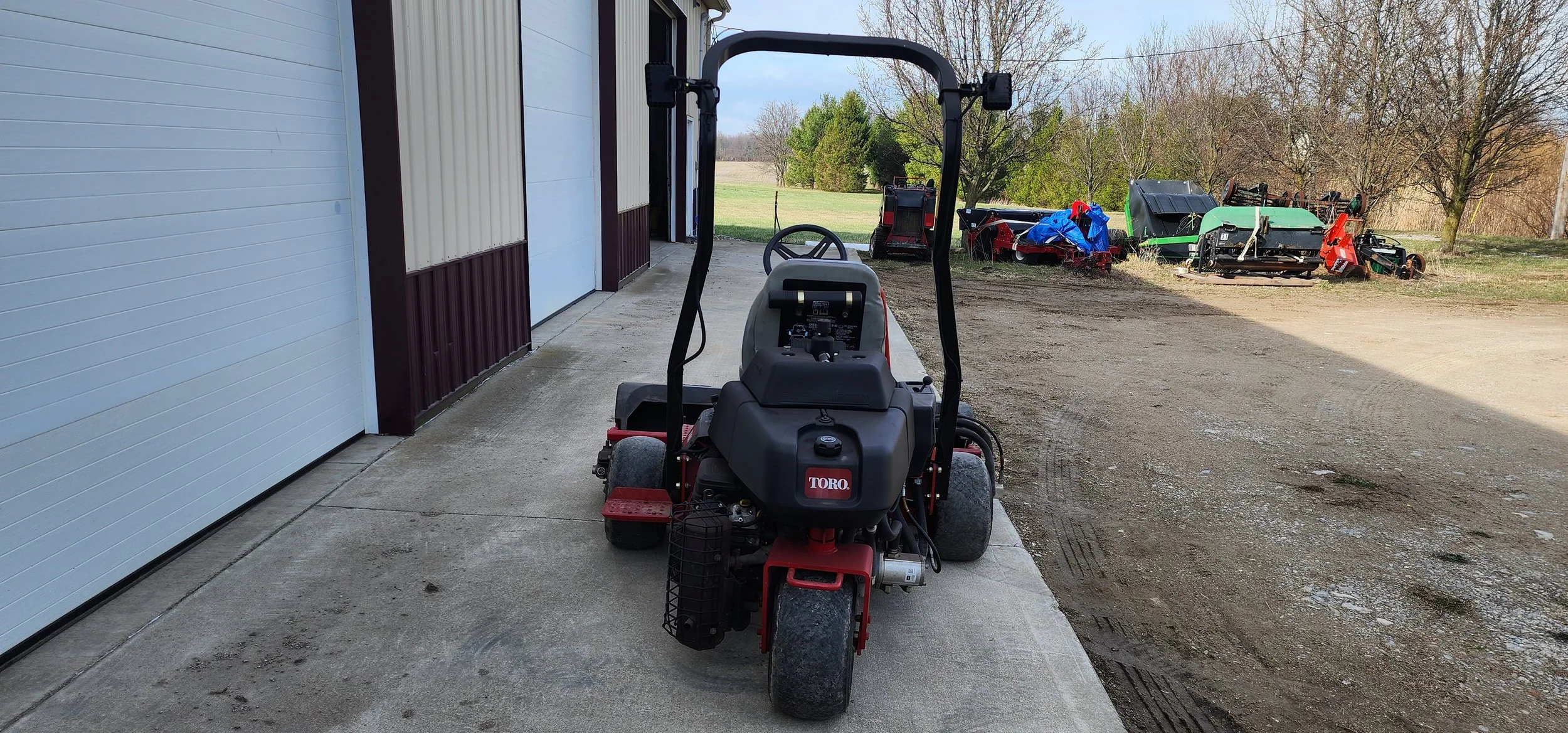 2019 Toro  3150 Q greensmower with groomers and baskets  sharpened with new bedknives