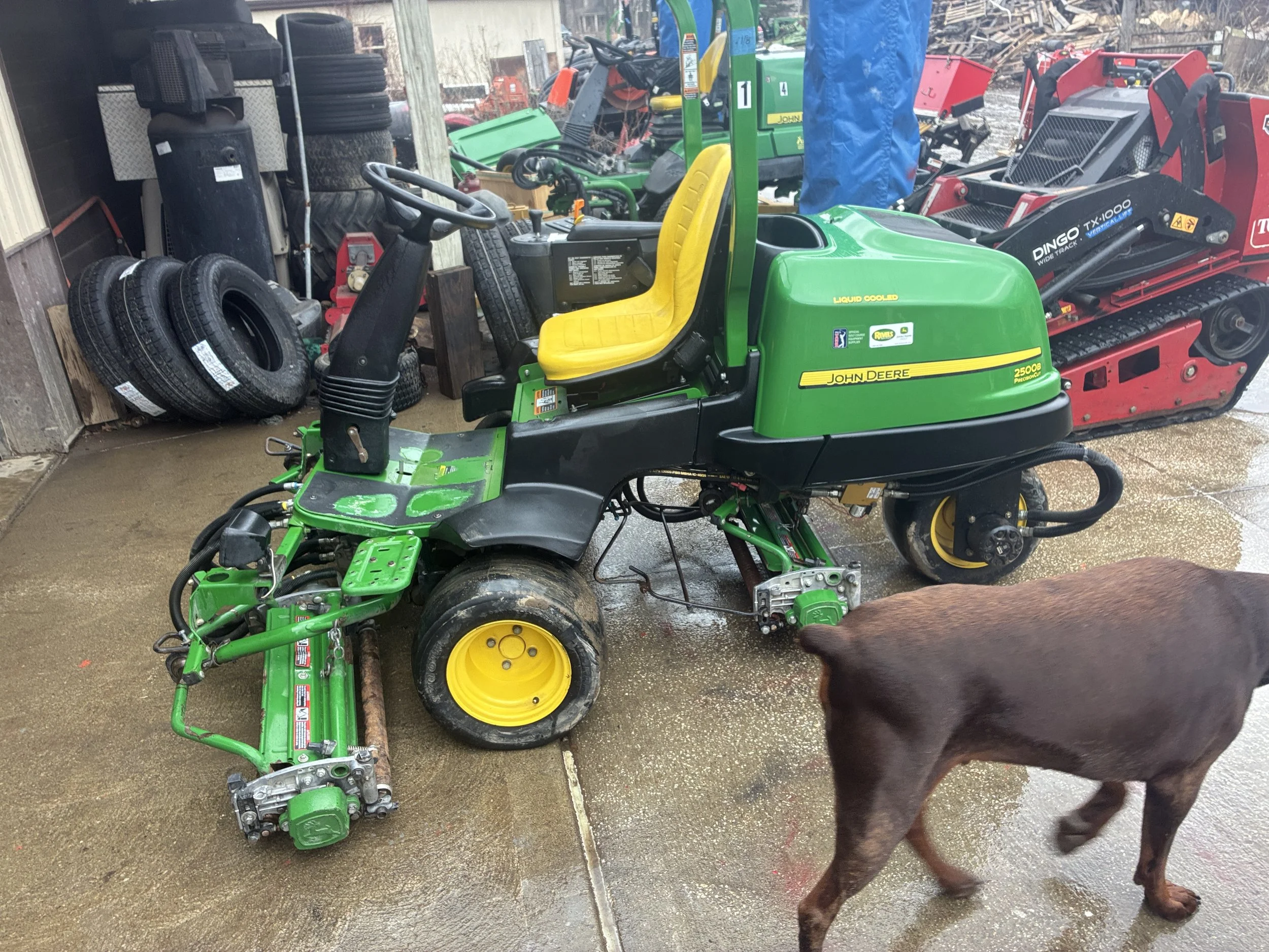 2016 John Deere greensmower 2500B