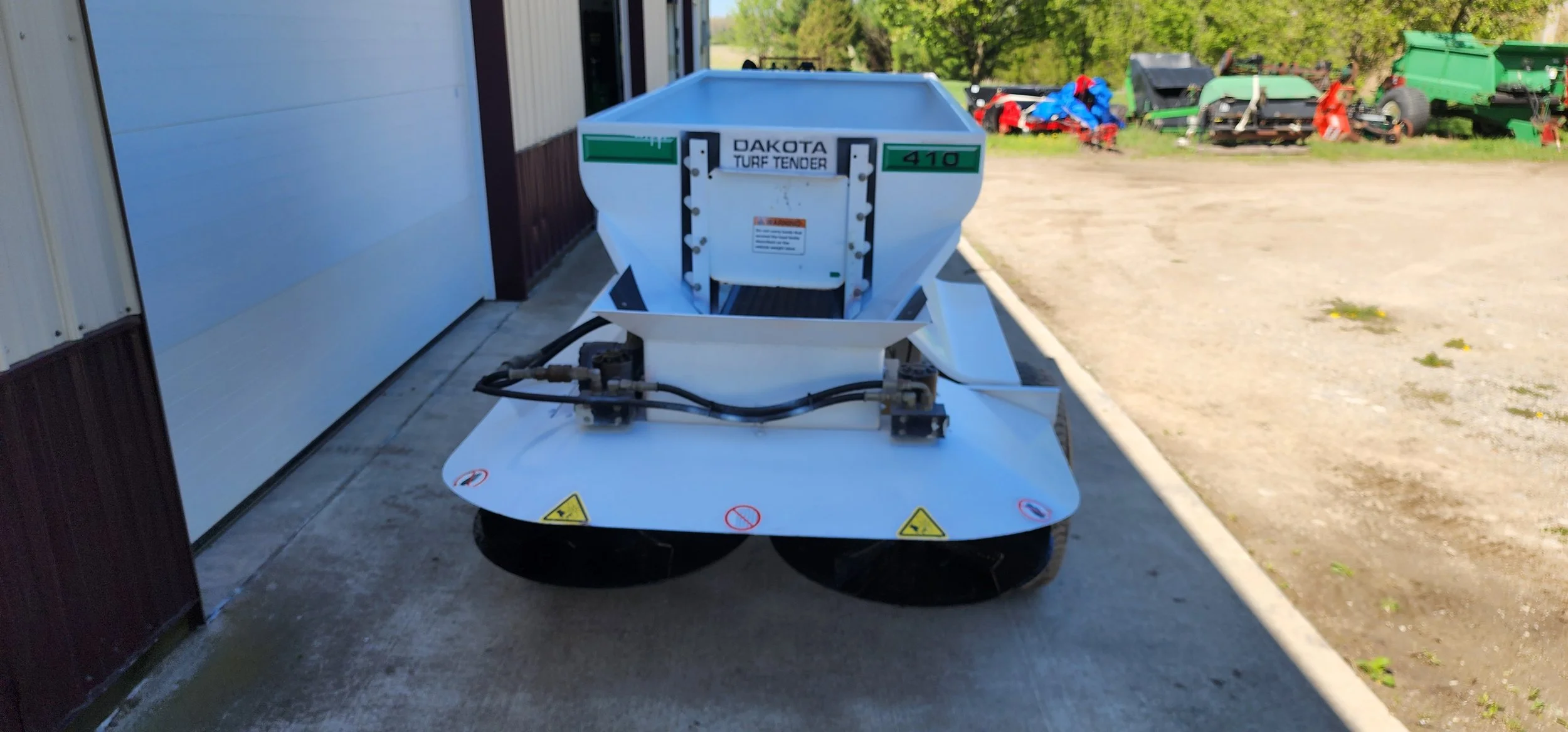 2009 Dakota 410 topdresser