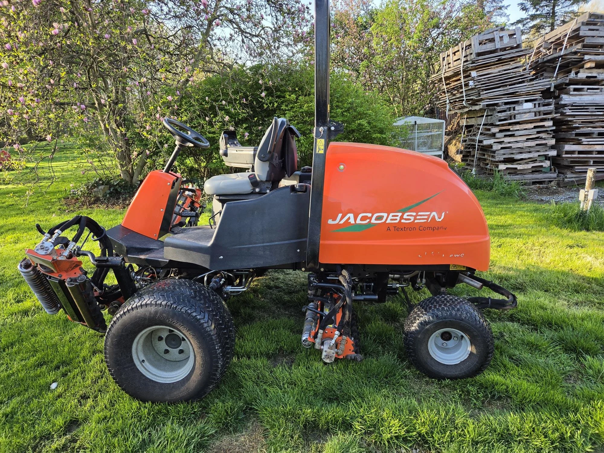 2019 Jacobsen  4 wheel drive LF550 fairway mower