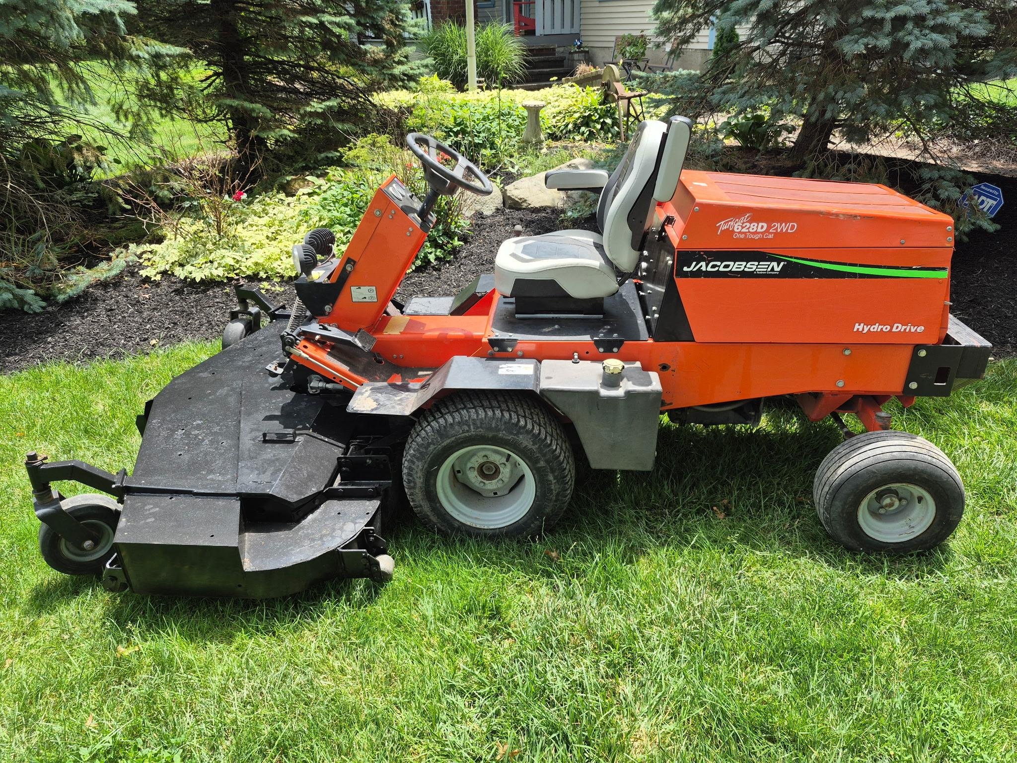 2010 Jacobsen Turfcat 628D outfront mower