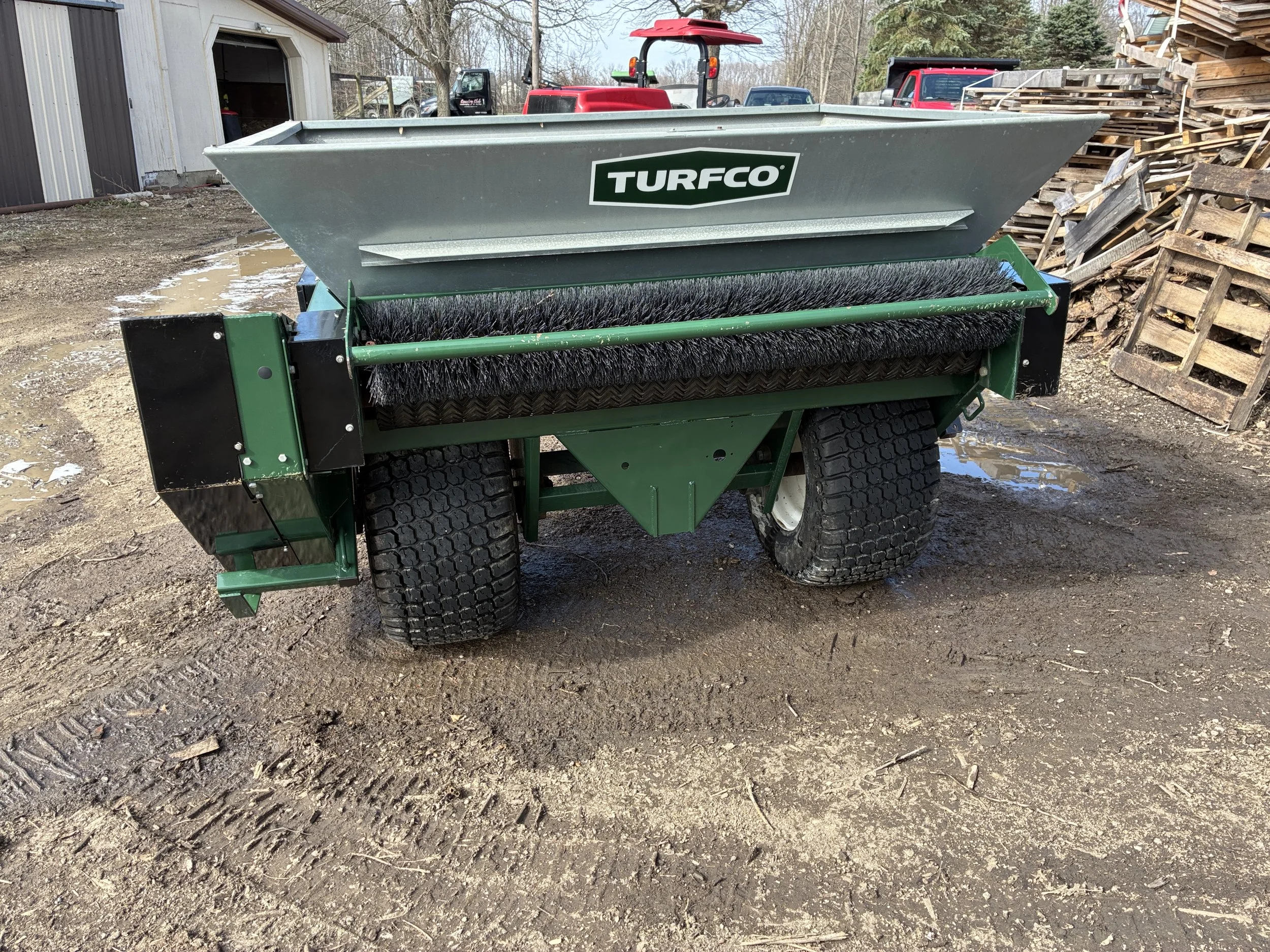 Turfco metermatic XL tow behind topdresser