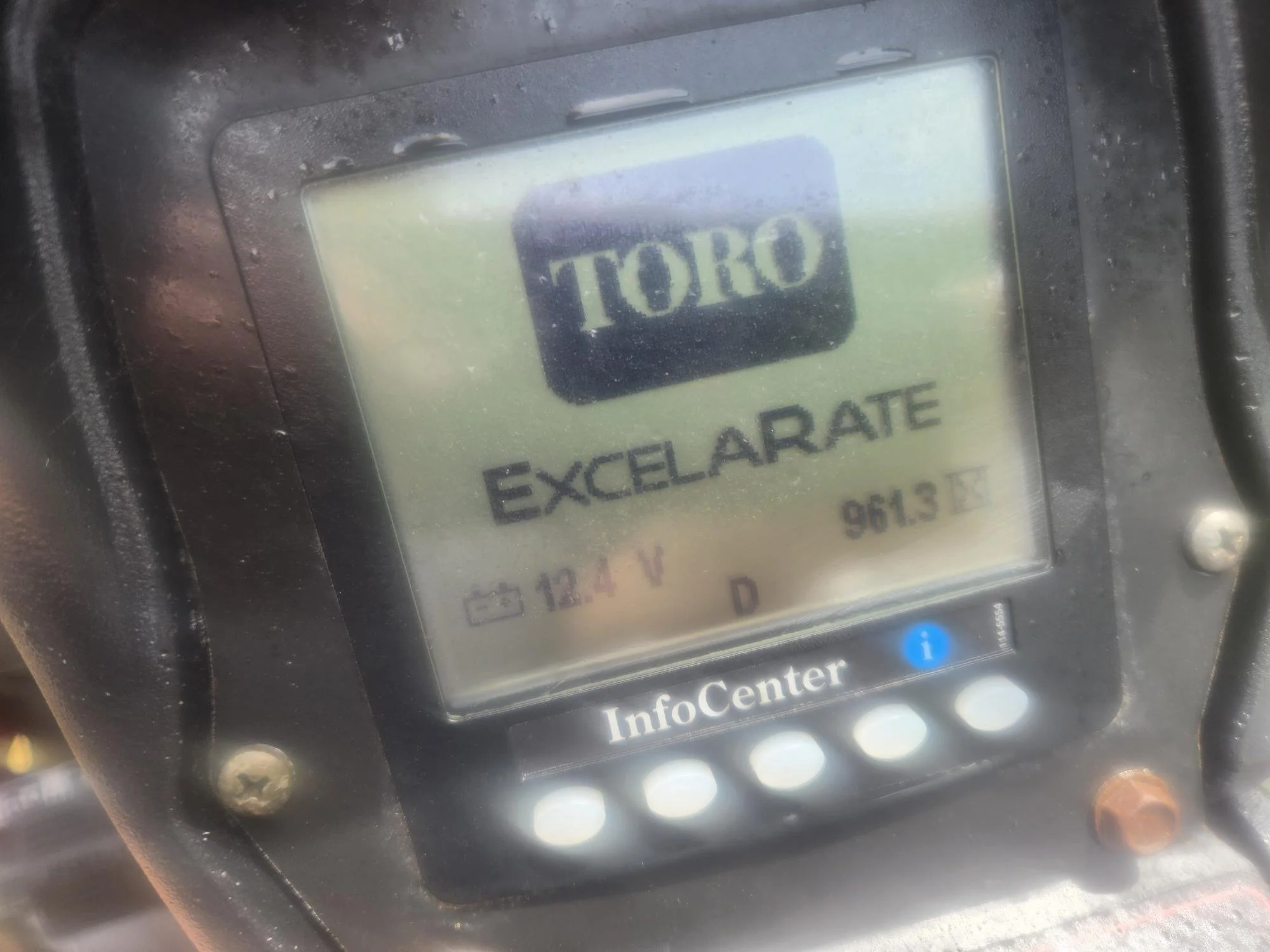 2018 Toro 5800 sprayer 300 gallon