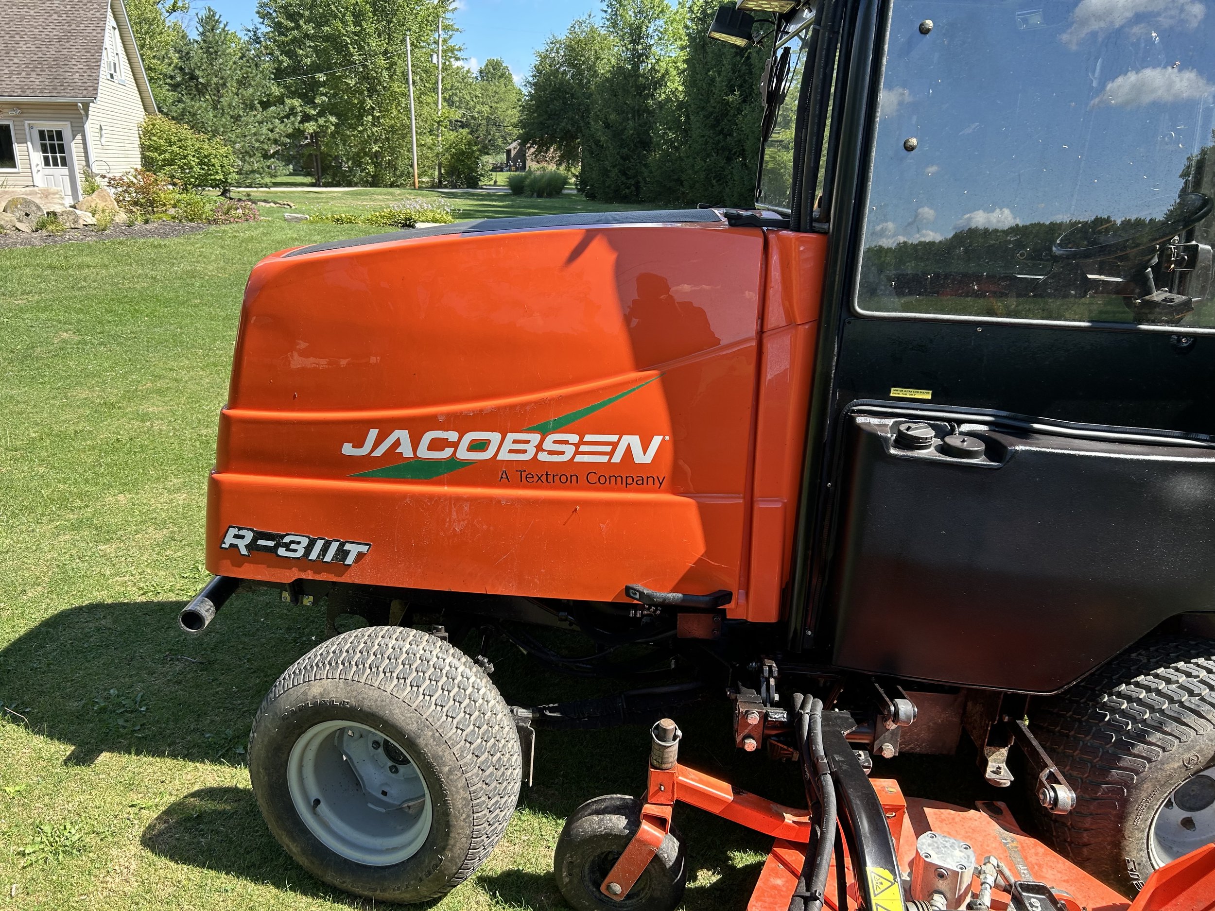2015 Jacobsen R311T with cab