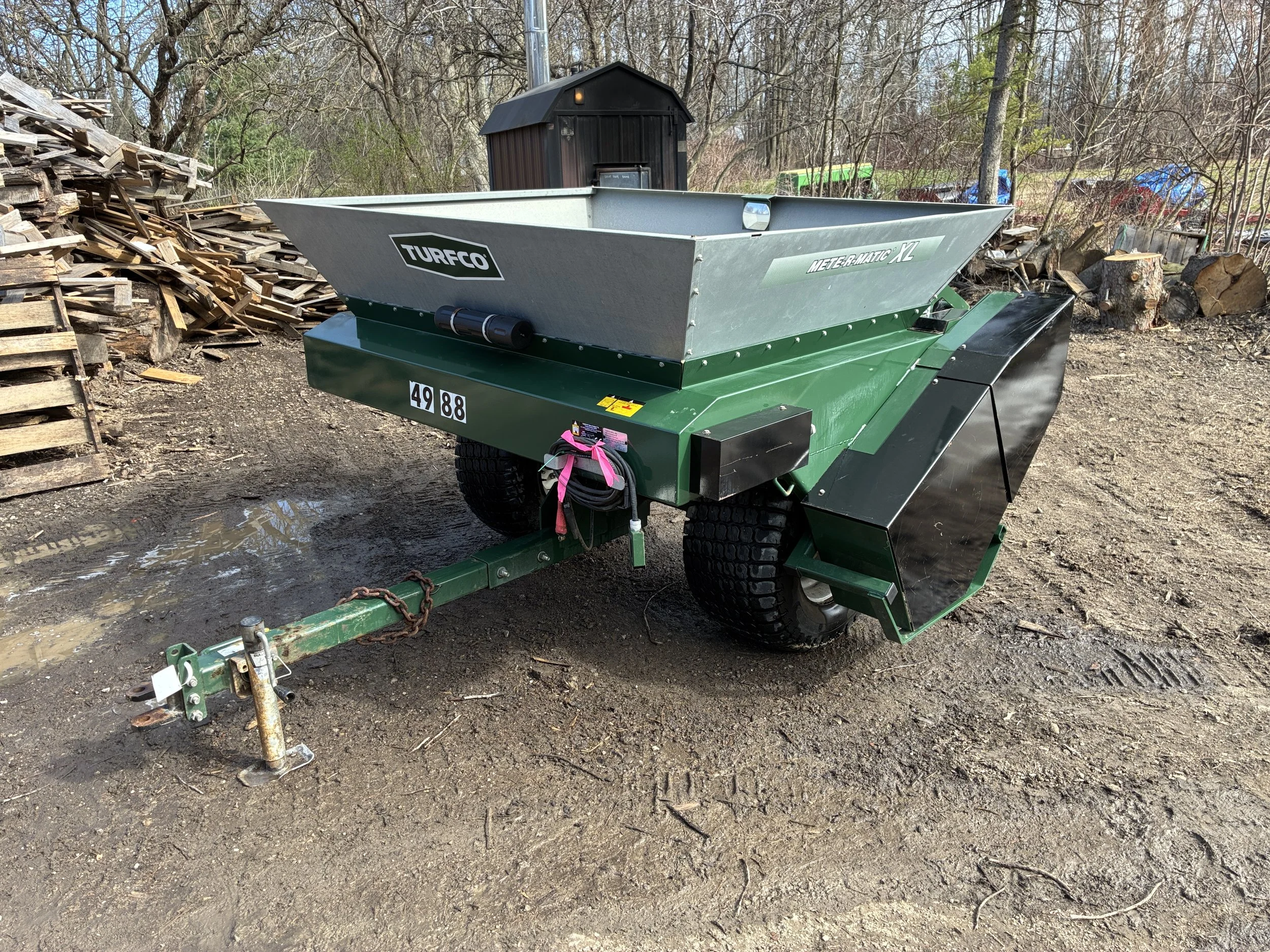 Turfco metermatic XL tow behind topdresser