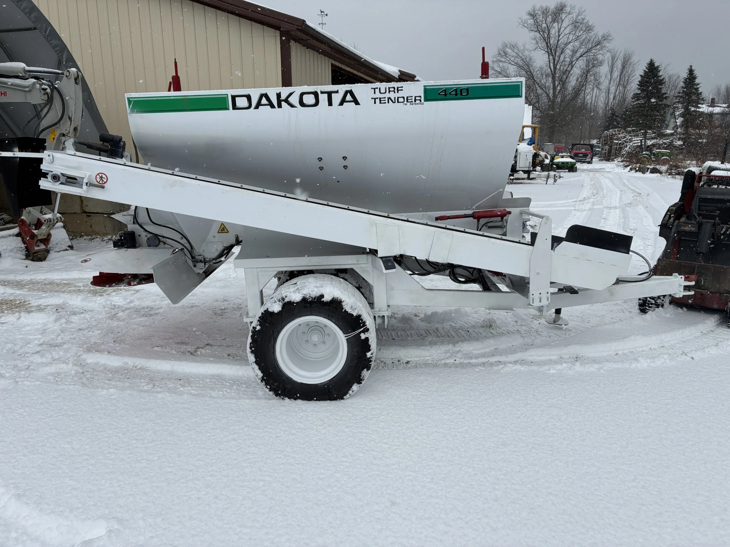 2007 Dakota 440 Topdresser