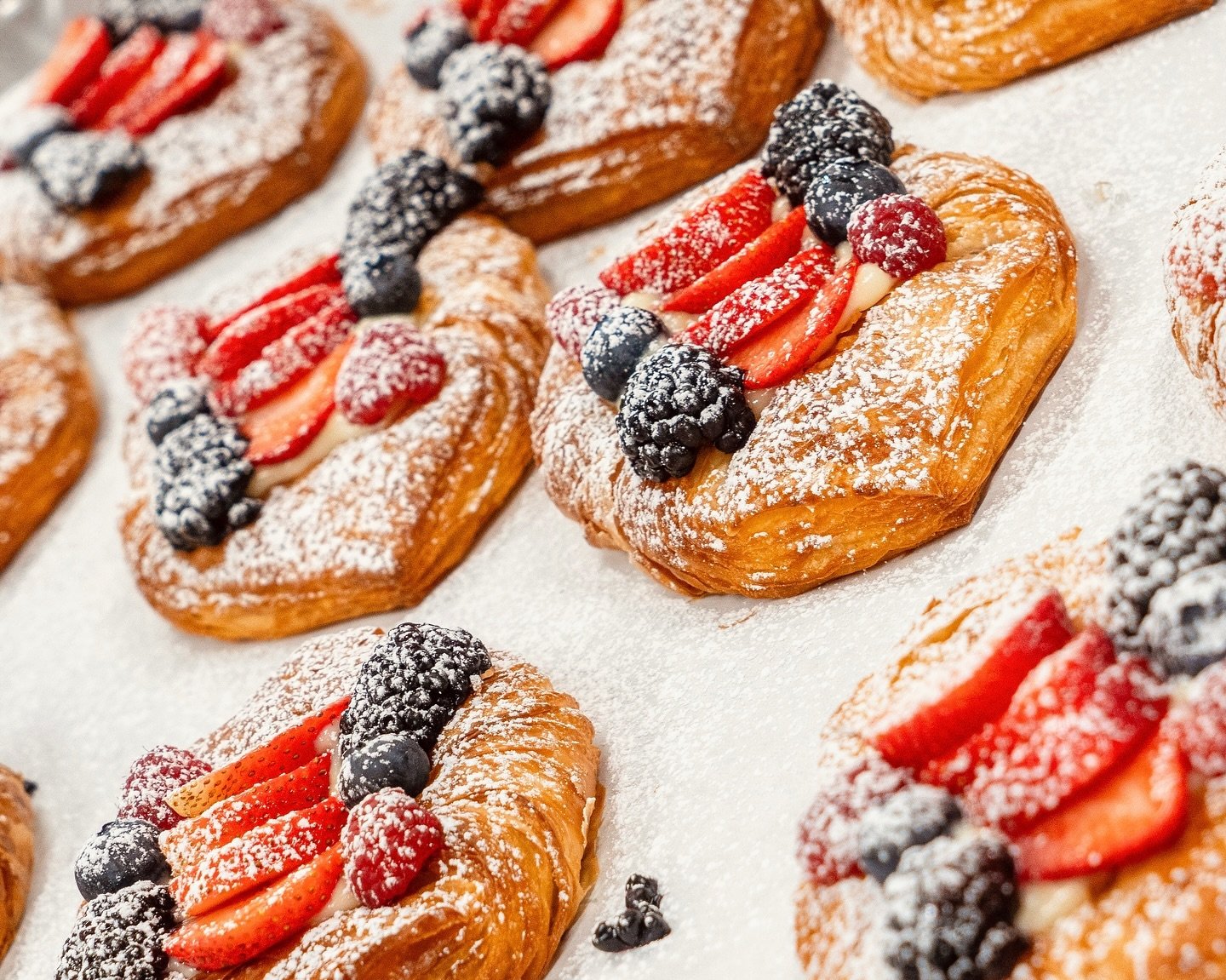 🍓🫐🍓 FRESH FRUIT DANISH 🥐🫐🍓 
⠀
🔎 Inside this danish, you&rsquo;ll find a generous piping of Vanilla Pastry Cream, the Freshest Fruit we can get our hands on - Blueberries, Blackberries, Strawberries, all dusted with Powdered Sugar. 😋 It&rsquo;