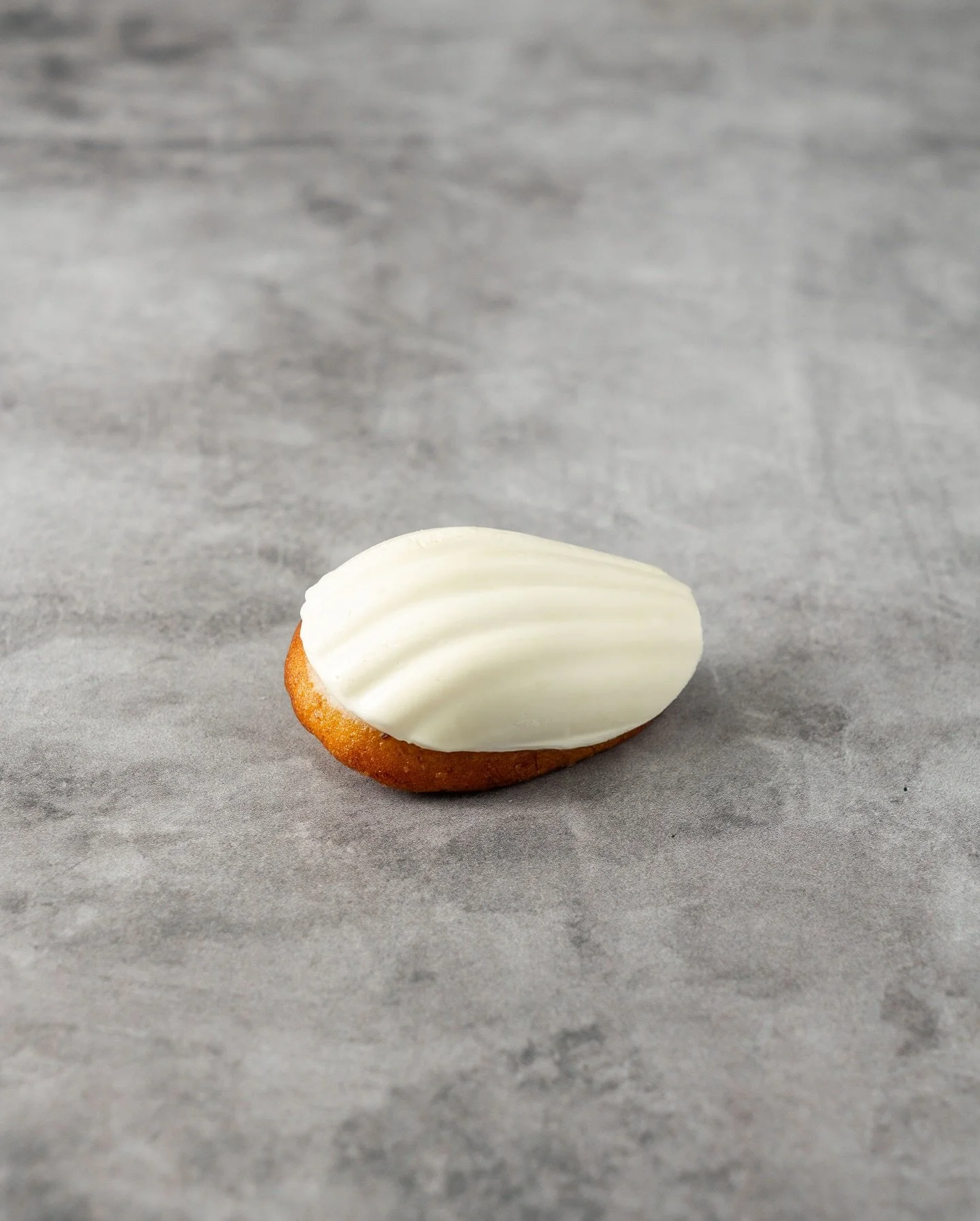 NEW PASTRY LINE PT II

BANANA LEMON CAKE &ndash; Banana cake, lemon cream cheese.

PORKY CHEESE CROISSANT &ndash; Croissant, dry shredded pork, molten cheese blend.

BLACK SESAME &amp; RED BEAN ROLL &ndash; Croissant dough, black sesame paste, red be