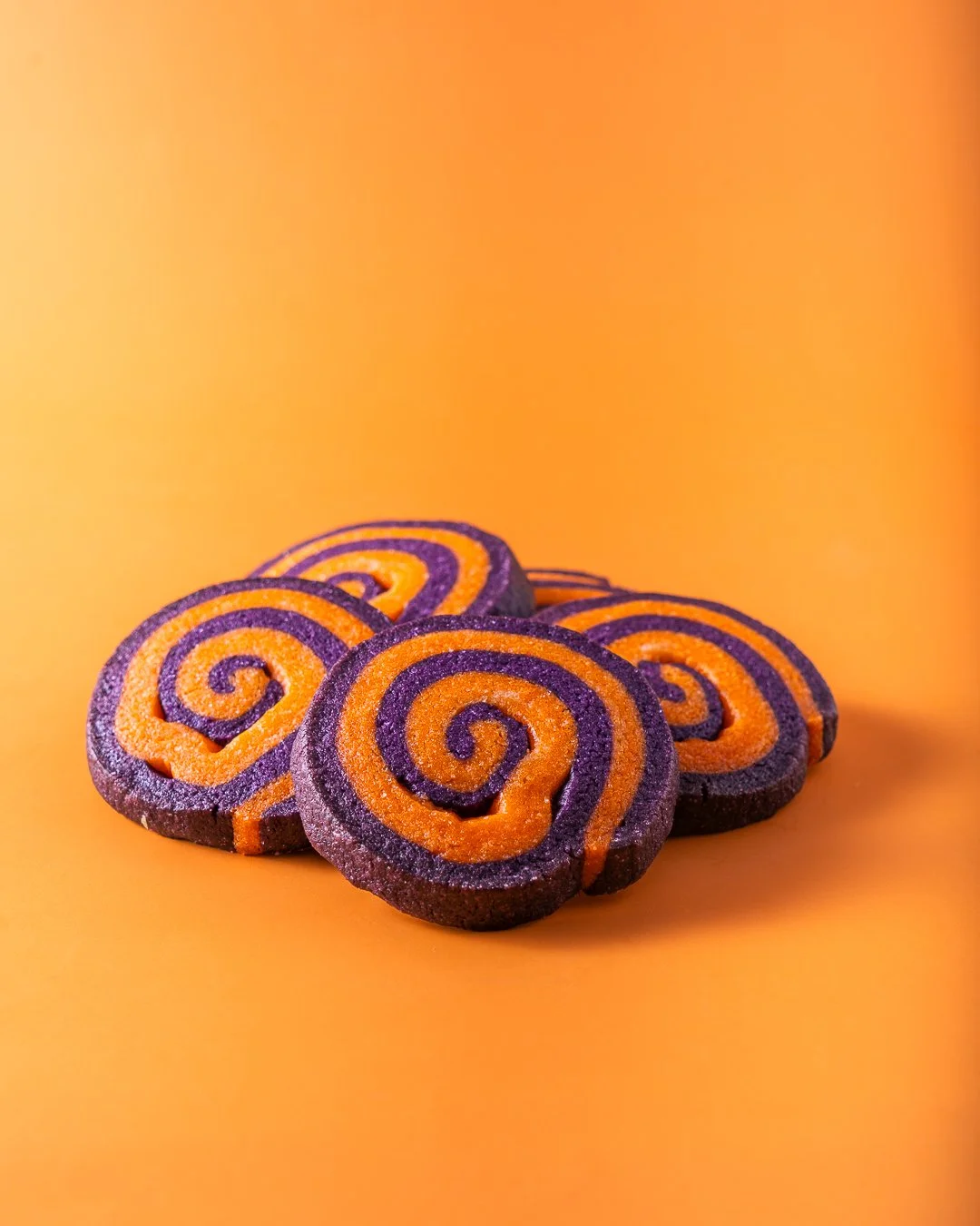🎃 HALLOWEEN DAY SPECIALS

This Friday only &ndash; two limited bakes appear for one night only.

Ube-Orange Swirl Cookie &ndash; two buttery sugar cookie doughs, ube and orange, twisted together for a rich, citrusy bite.

Chocolate Spice Panna Cotta