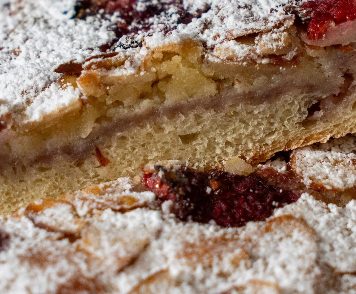BOSTOCK

a croissant loaf with almond cream, raspberries, slivered almonds, and dusted with powdered sugar. 

🍓🌰🥐🍞

.

.

.
#cafe #latte #coffee #pastry #eatlocal