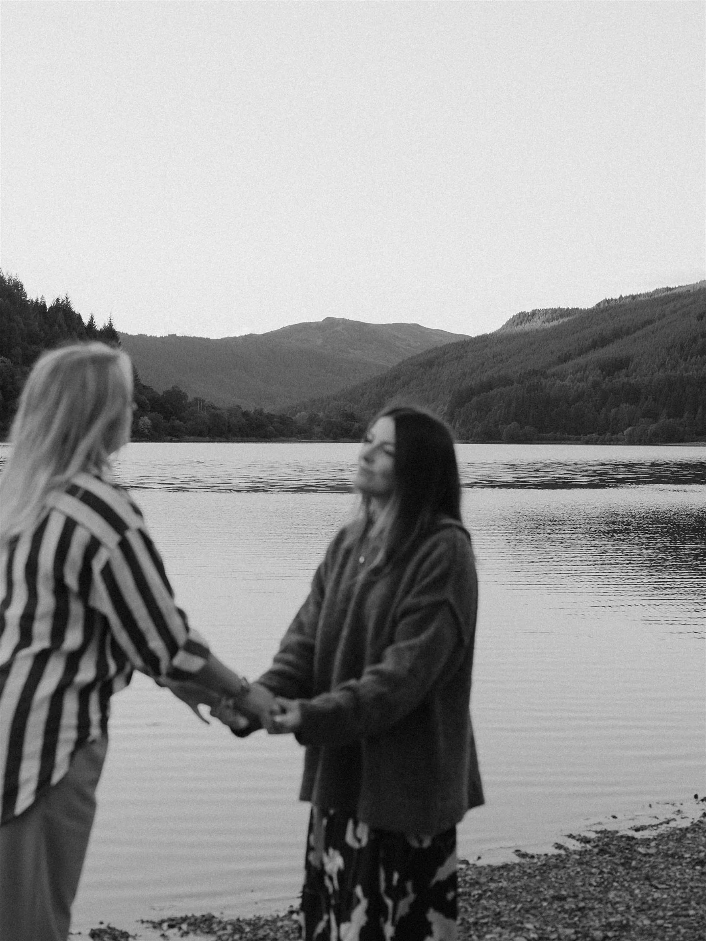 A few weeks out from their wedding, I met my good pal @laurengeorge.photography and her love in the Scottish highlands as the sun was setting to celebrate their engagement, but it was also a sneaky plan to surprise K with a ring!! 

Disguised as a po