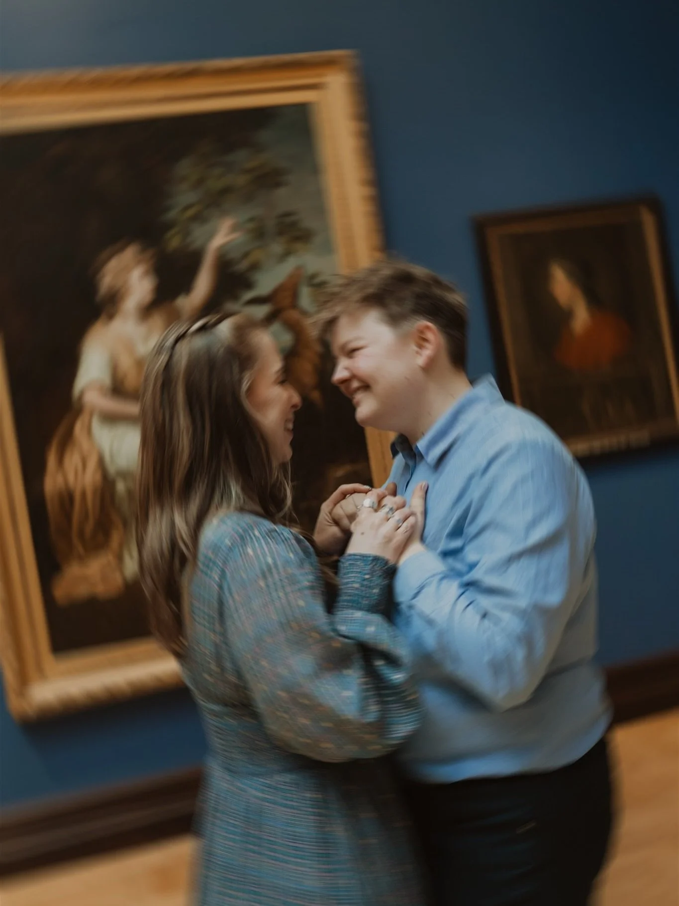 What could be better than a surprise proposal? A DOUBLE surprise proposal!! 🥹🥹 

H and H travelled to Edinburgh, where they often visit together, on a cold but beautiful November week. H and I hatched a plan, starting at a classic Edinburgh spot, b