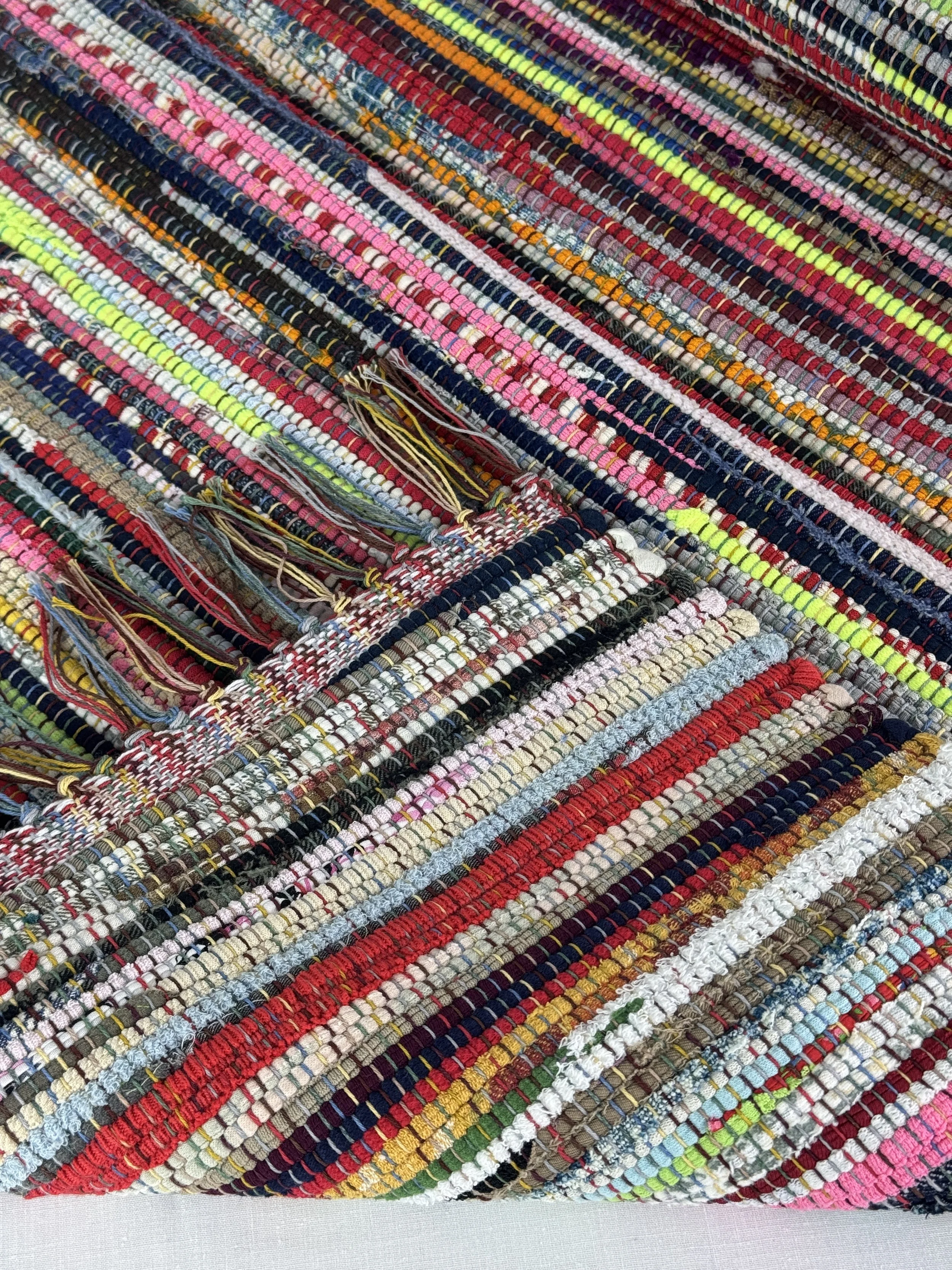 Close up rag rug fringe end