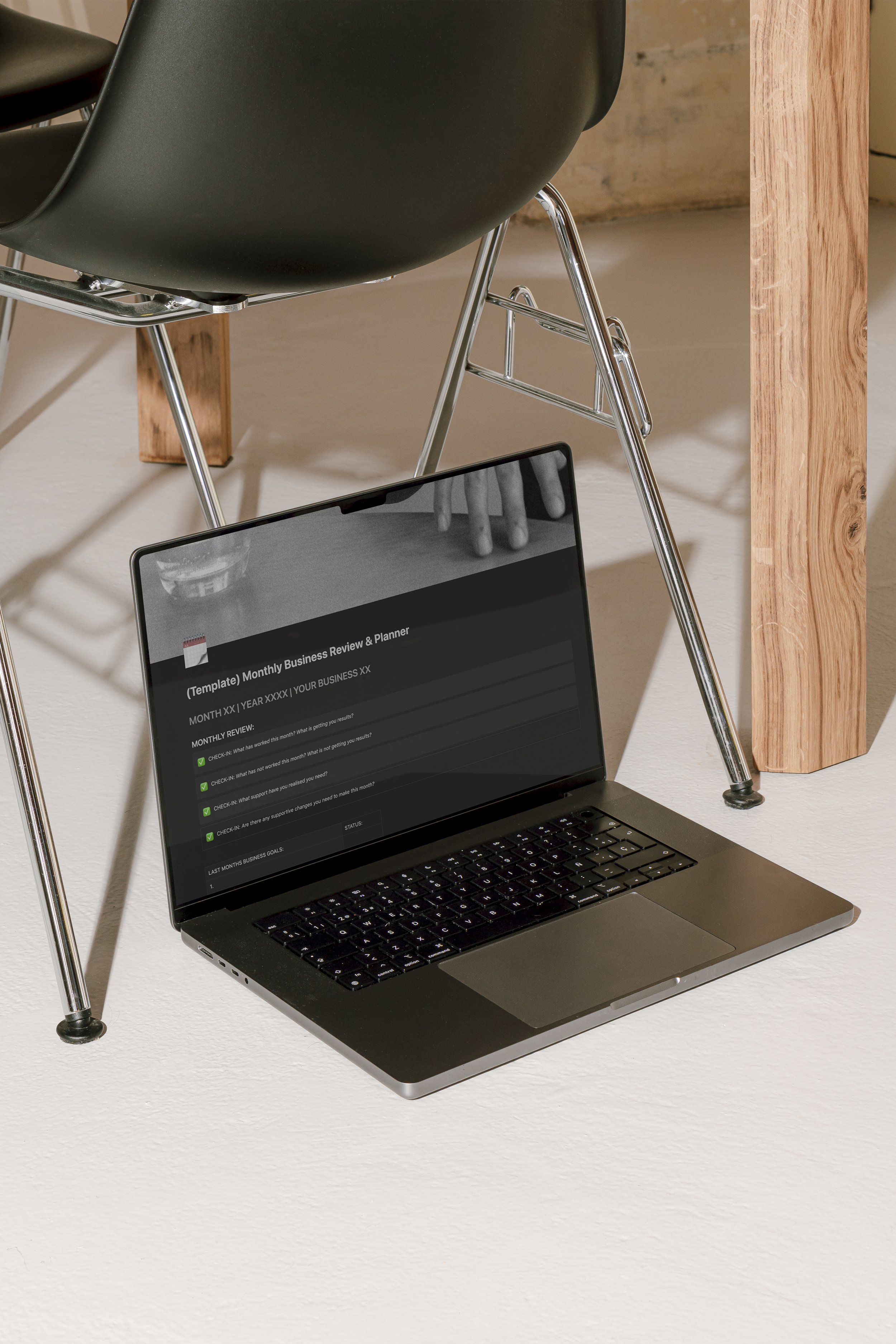 Bendito_Mockup-MT-MacBook_Pro-02.jpg