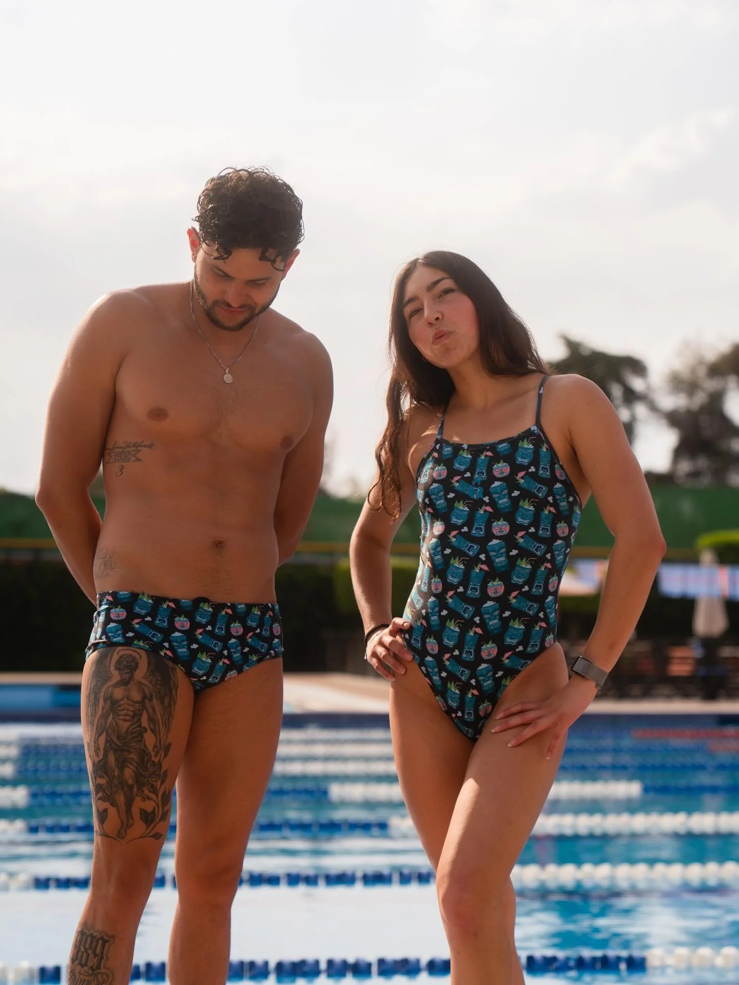 Ya se siente caloooor ☀️☀️
Dise&ntilde;o disponible en rrswimming.com