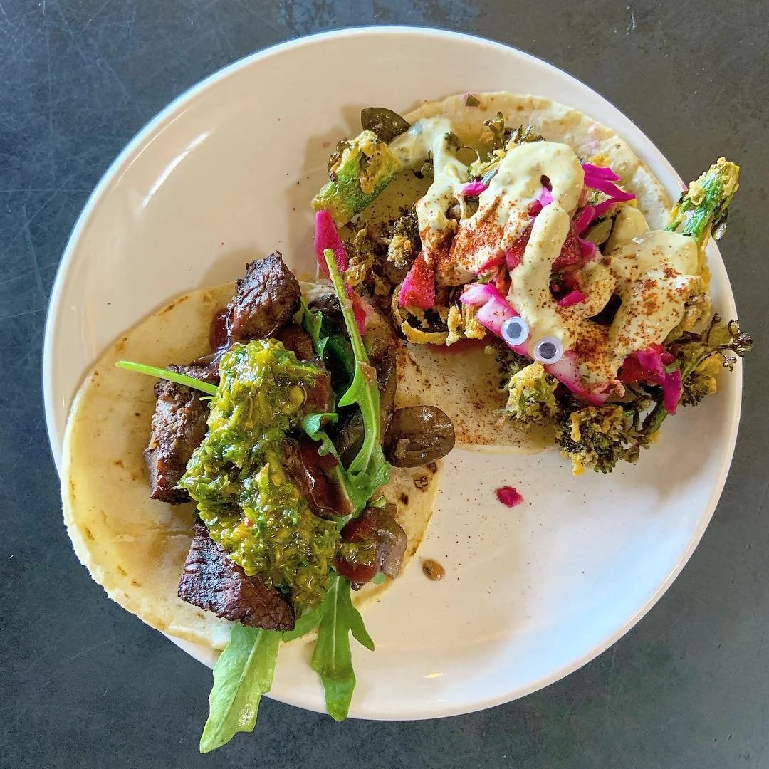 What #TacoTuesday looks like at @ermanosbar 👀😋🌮
.
Argentinian steak taco with arugula, red wine mushroom, cranberry Malbec reduction and chimichurri, and a panko fried broccoli taco with red wine slaw and goat cheese poblano crema
.
.
#TucsonFoodi