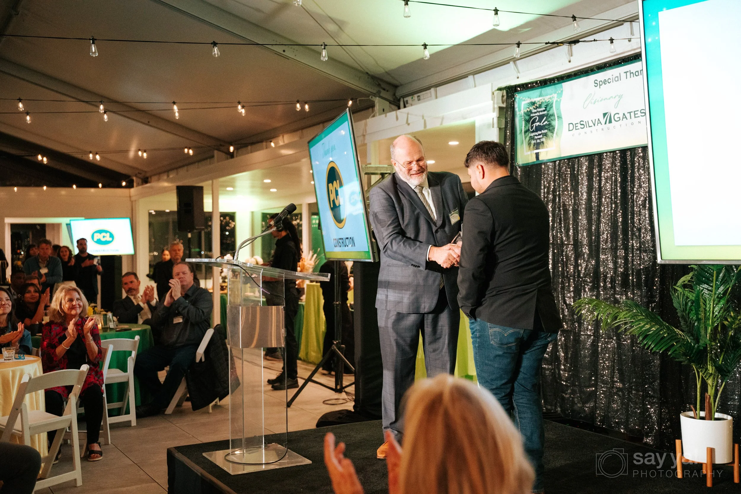 Bob Beck presenting the Bob Beck Community Partner Award