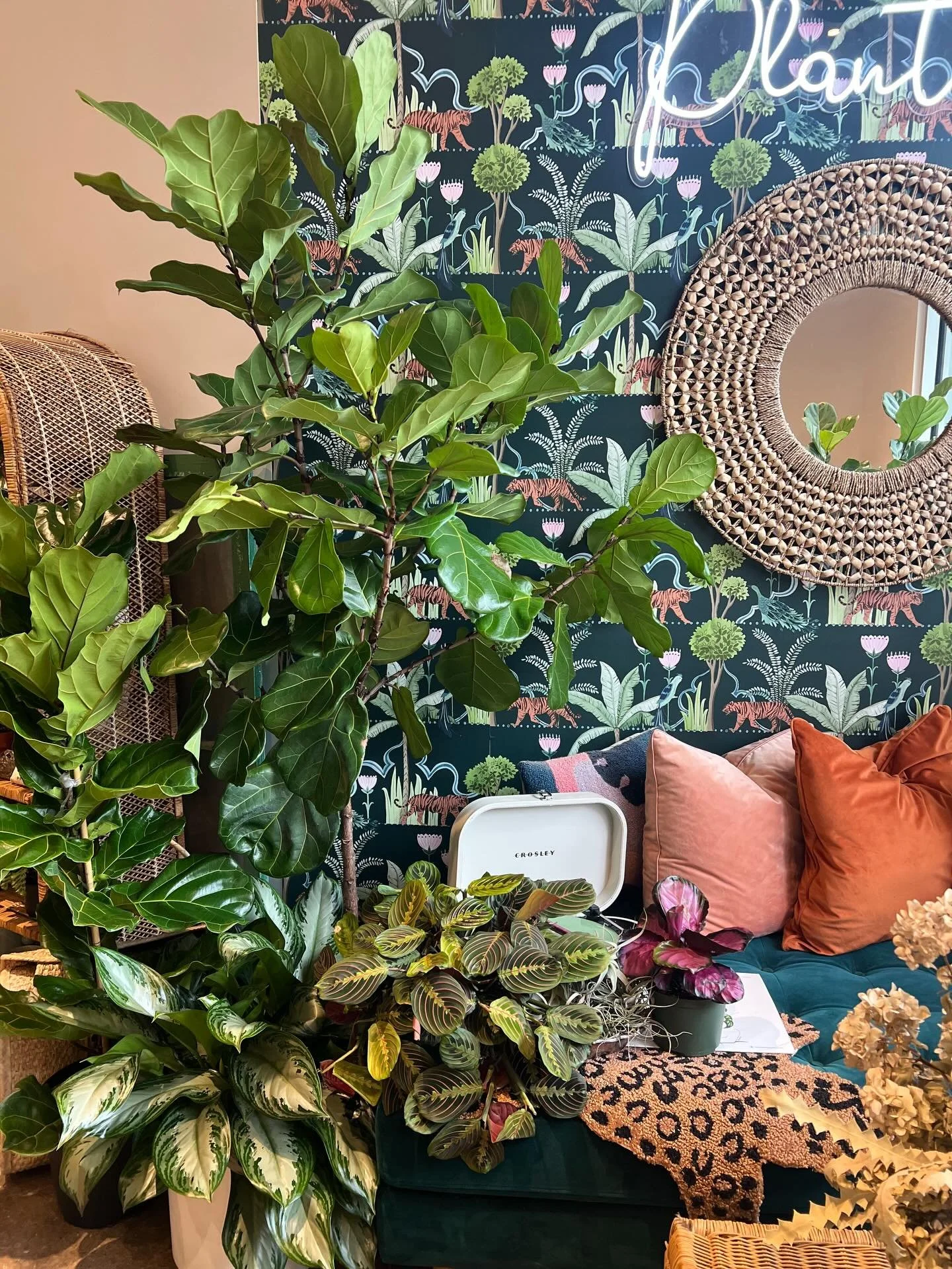 A Small commUNITY note&hellip;.

This weekend, your favorite local &amp; women owned @mktheights boutiques are facing 2&ndash;3 days with lower sales, fewer visitors, and the real risk of closing due to weather. It may not seem dire, but for small bu