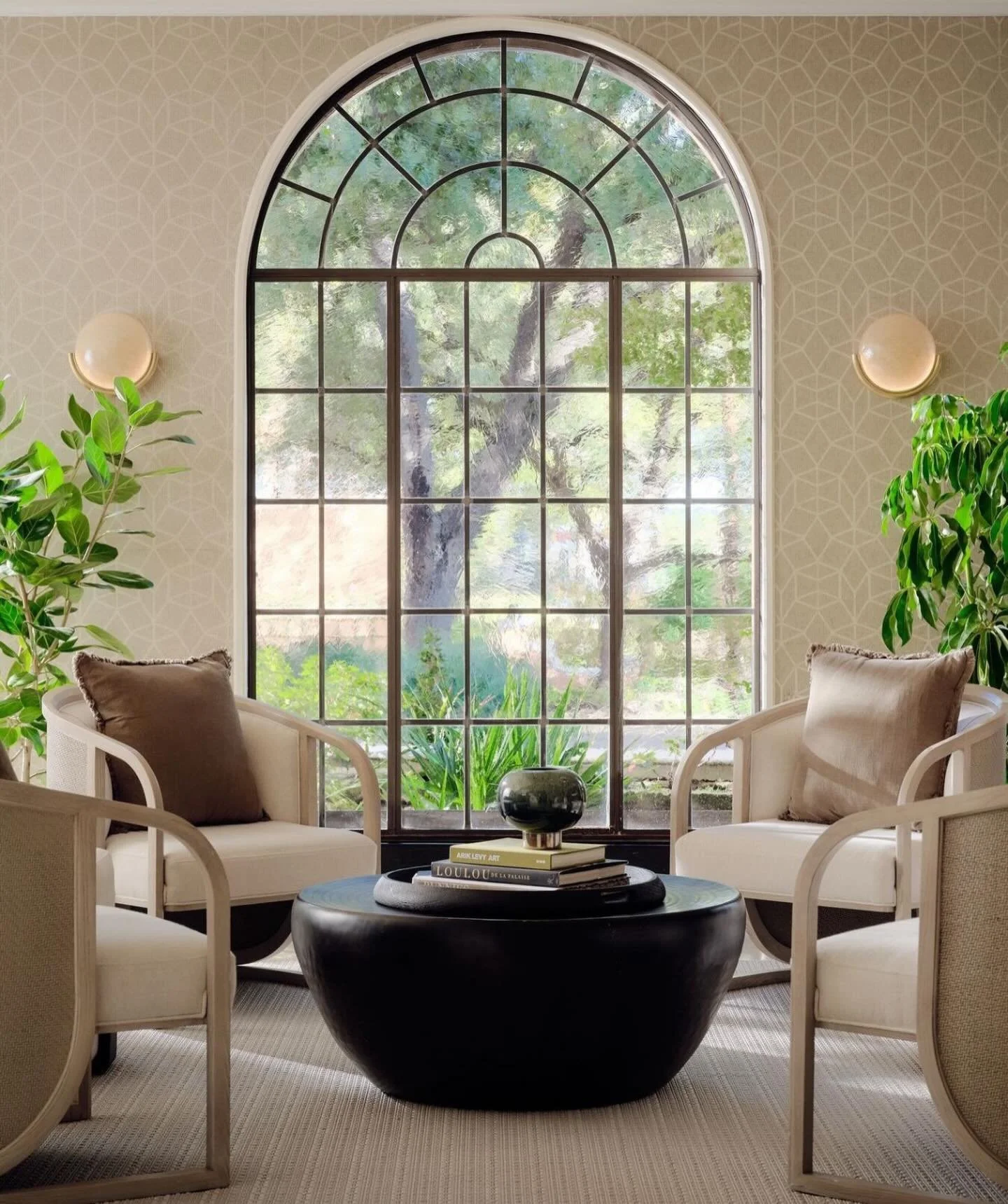 G R E E N T E R I O R-
The Plant Project, a botanical boutique Interior Plantscaping Service. 

The Plant Project is a partner in care&hellip;nurturing your spaces with heart, expertise, and ongoing hands-on support. Our team treats every plant as a 