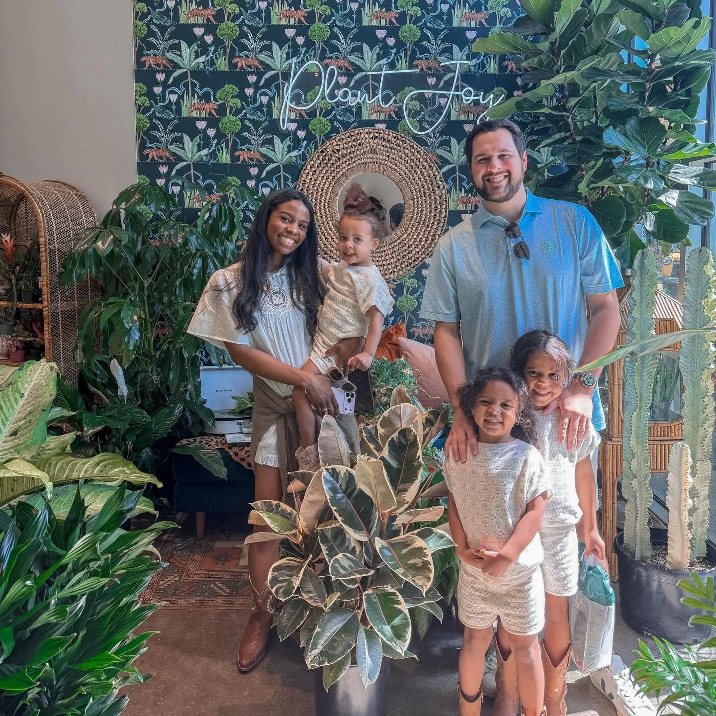 SPRING was IN FULL BLOOM at The Plant Project. 🌸 In Houston &amp; Dallas this weekend.

Spring made us smile&hellip;.as we welcomed the #SpringEquinox

We are so grateful for the families, friends &amp; plant lovers who choose us. Who choose to not 
