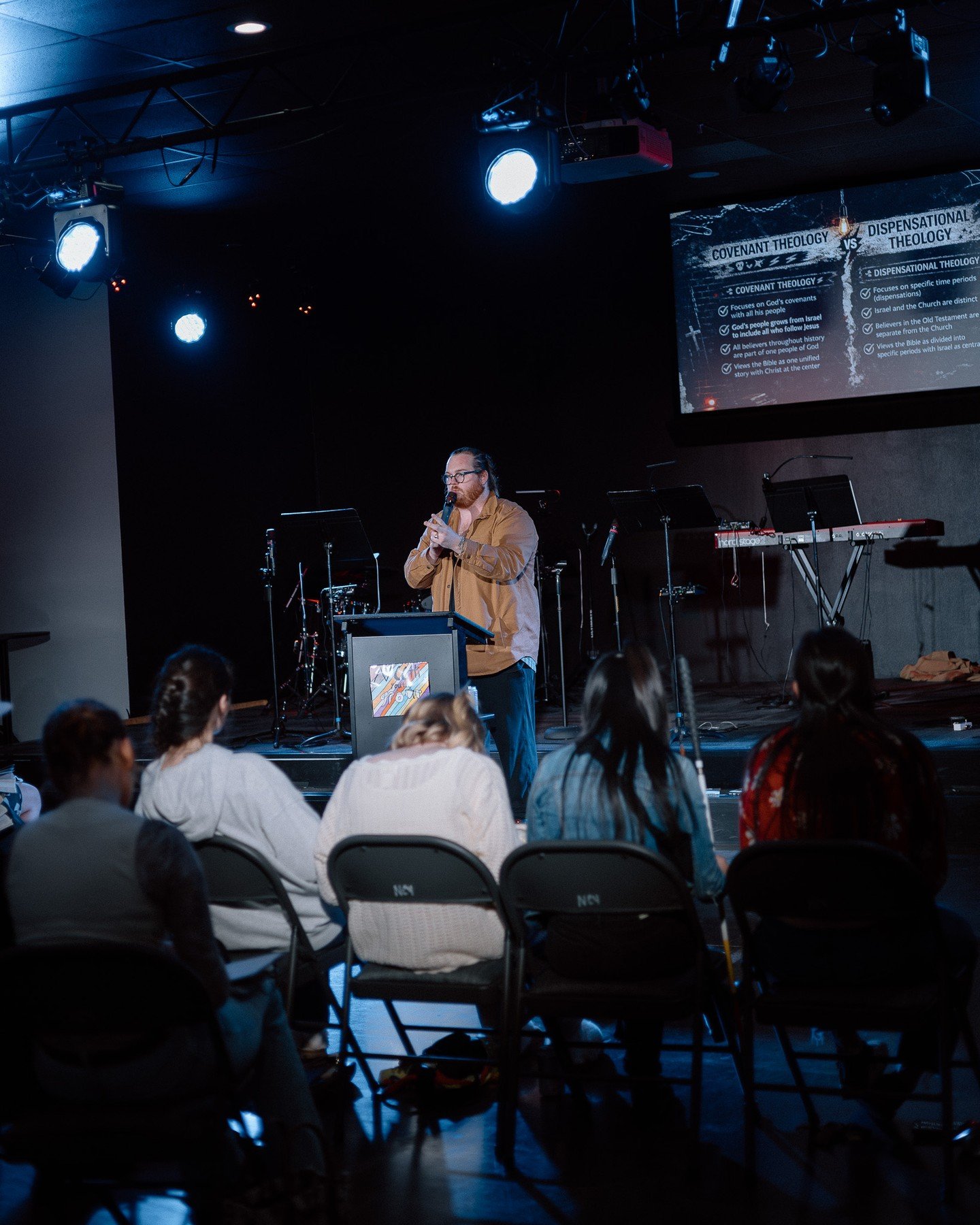 We love High School Youth!! 🙌🏼
We can't wait to see you all tonight as we learn more from Pastor Beau on Hot Topics in Christianity and the Bible! Remember to bring you bible and be ready to worship as we reflect during worship on Holy Week! 🕊️
