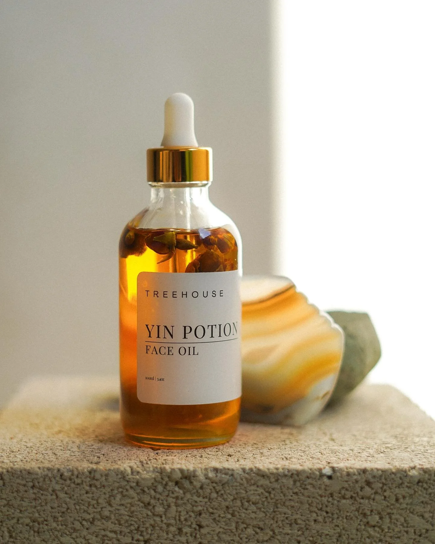 MEET YIN POTION
A does-it-all moisturizing face oil that works to sooth breakouts, soften fine lines, and restore your natural glow.

What&rsquo;s inside? Organic Rosehip Oil, Pure Organic Vitamin E Oil, Frankincense Essential Oil, Palmarosa Essentia