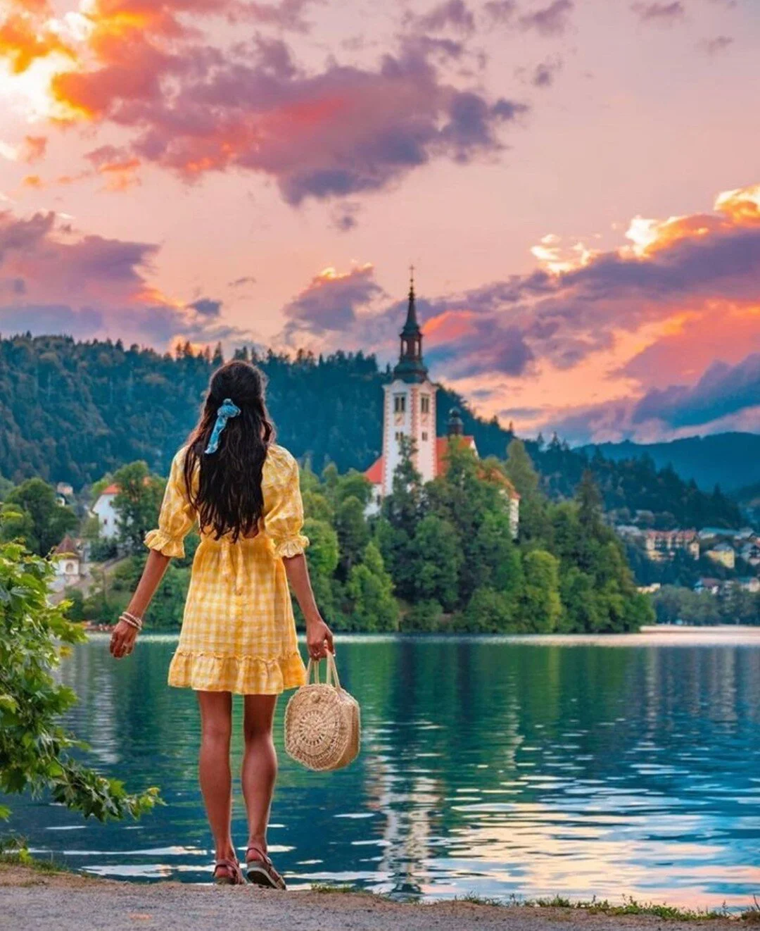 📍 Lake Bled, Slovenia 🇸🇮 ⁠
⁠
Follow @dailytraveldestination for daily travel inspiration ✈️✨⁠
⁠
📸 @wander.licious⁠
⁠
#slovenia #bledslovenia #sloveniatravel #bledlake #exploringslovenia #thisisslovenia #topsloveniaphoto #thetravelwomen #letsgoeve