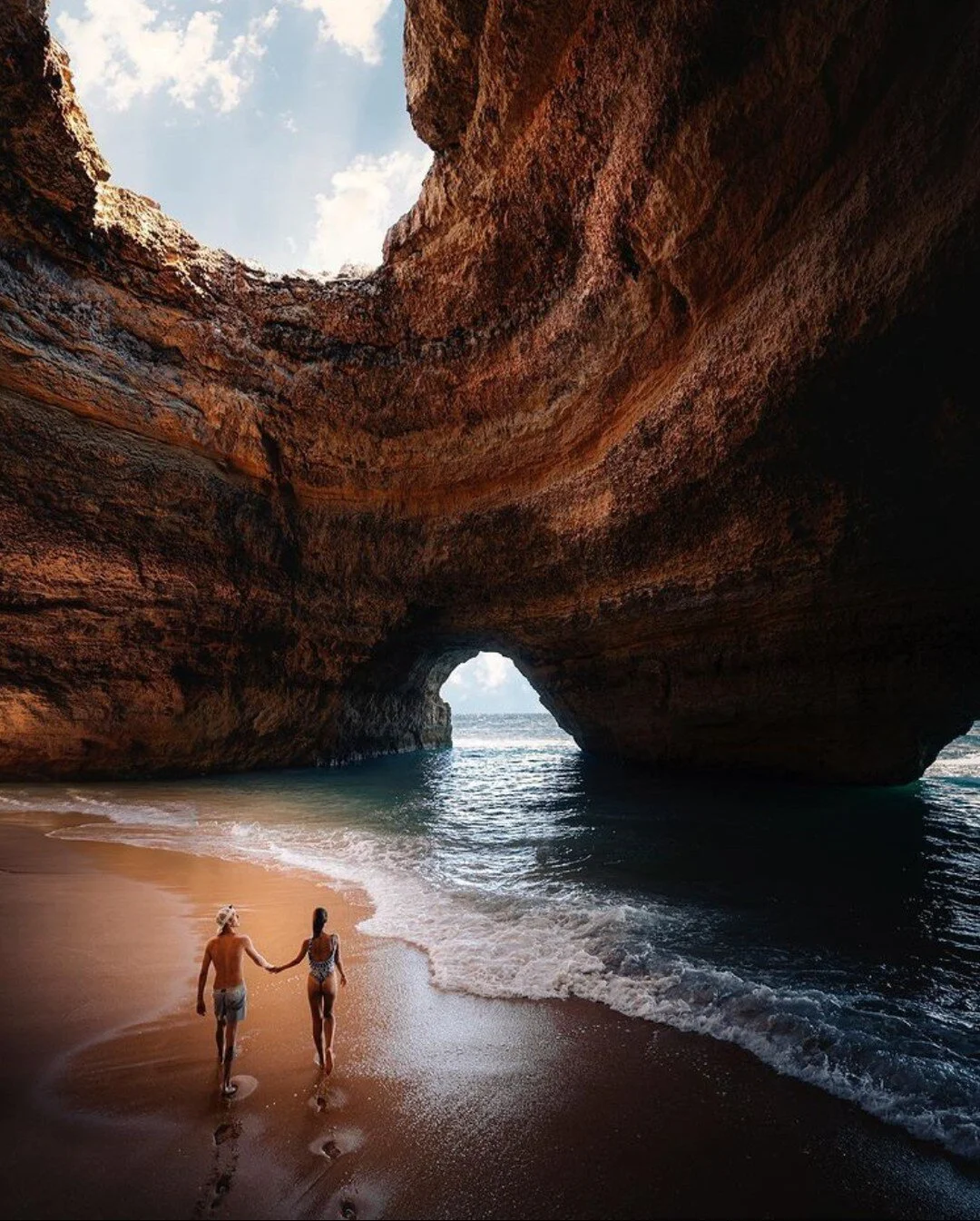 📍 Algarve, Portugal 🇵🇹 ⁠
⁠
Follow @dailytraveldestination for daily travel inspiration ✈️✨⁠
⁠
📸 @lifewithelliott⁠
⁠
#benagil #benagilcave #algarvecoast #benagilcaves #visitportugal #portugaltravel