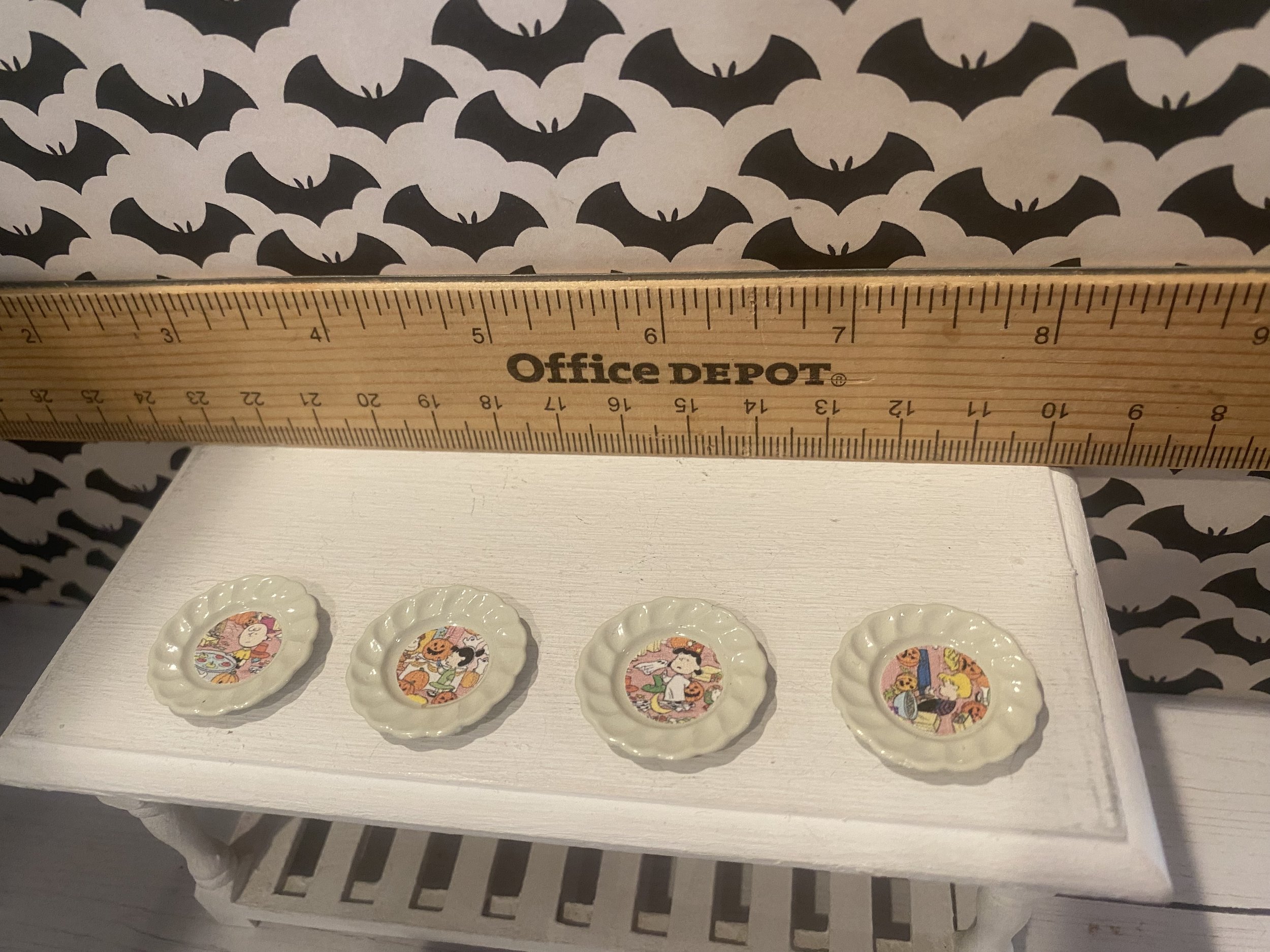 Miniature Peanuts Halloween Plates, 1:12