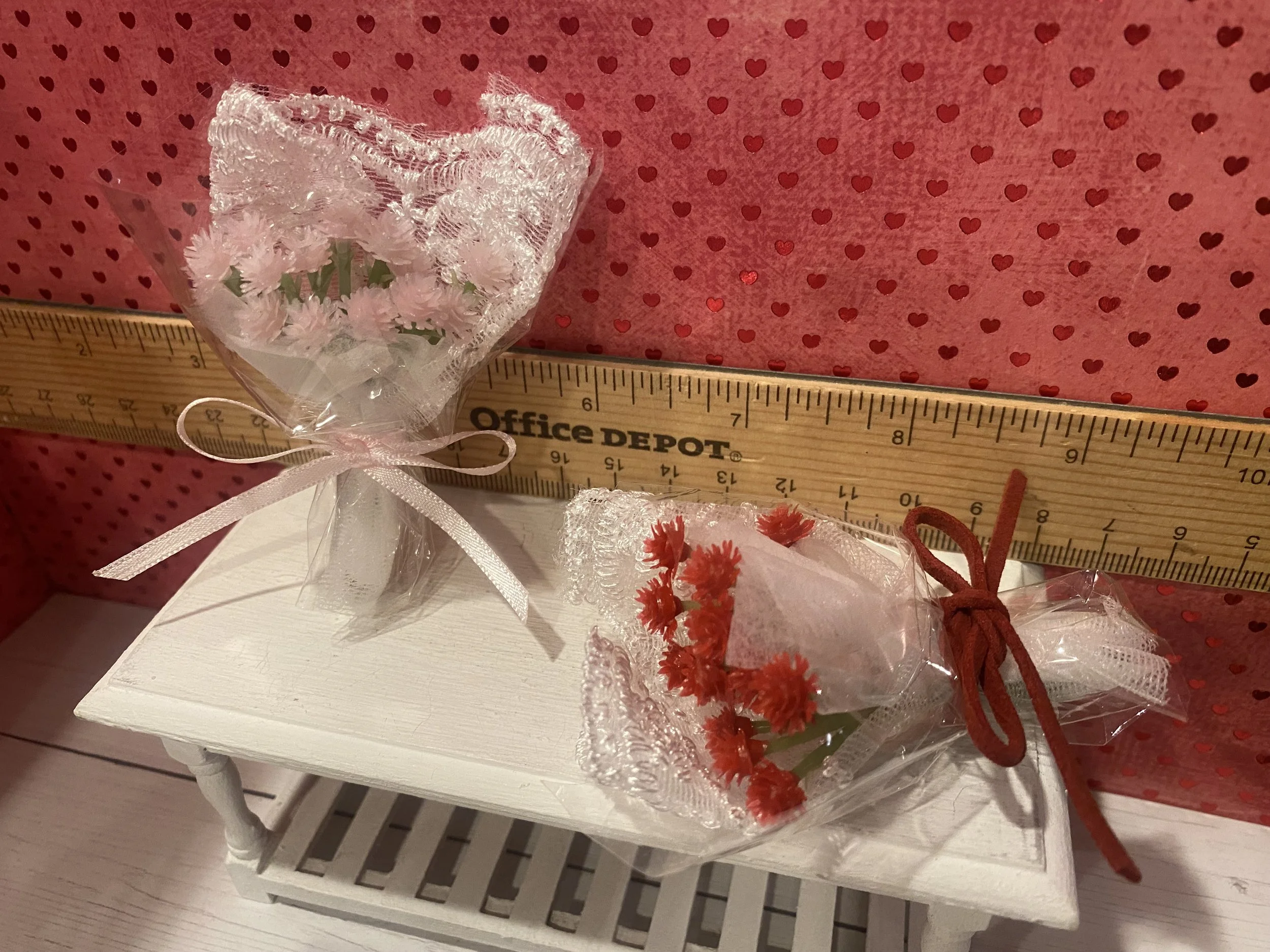 Miniature Bouquets of Roses, Pink and Red, 1:12