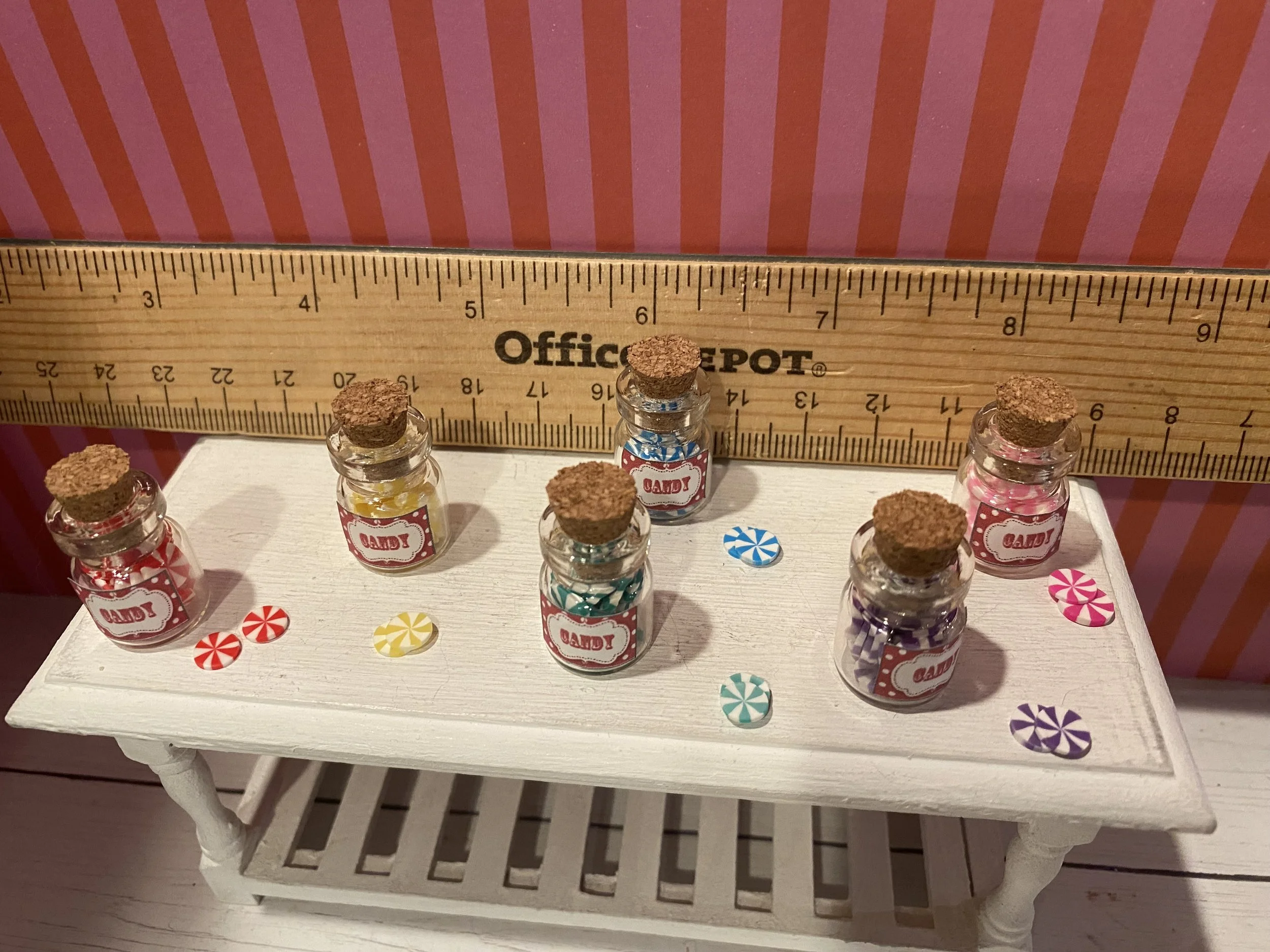 Miniature Jars of Candy Swirls, Assorted Colors, 1:12