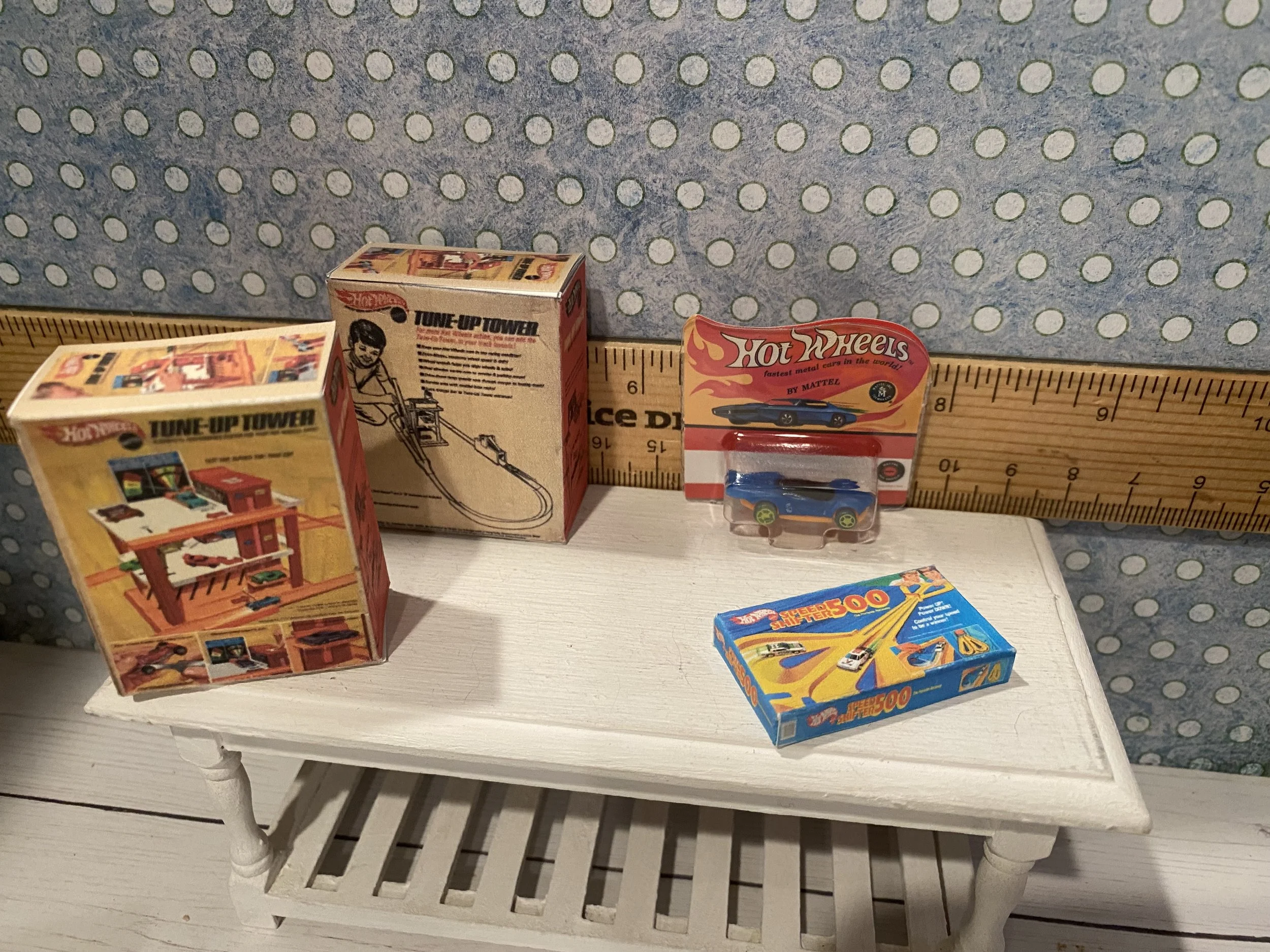Miniature Hot Wheels Tune-Up Tower, Hot Wheels Car, Racetrack Box, 1:12
