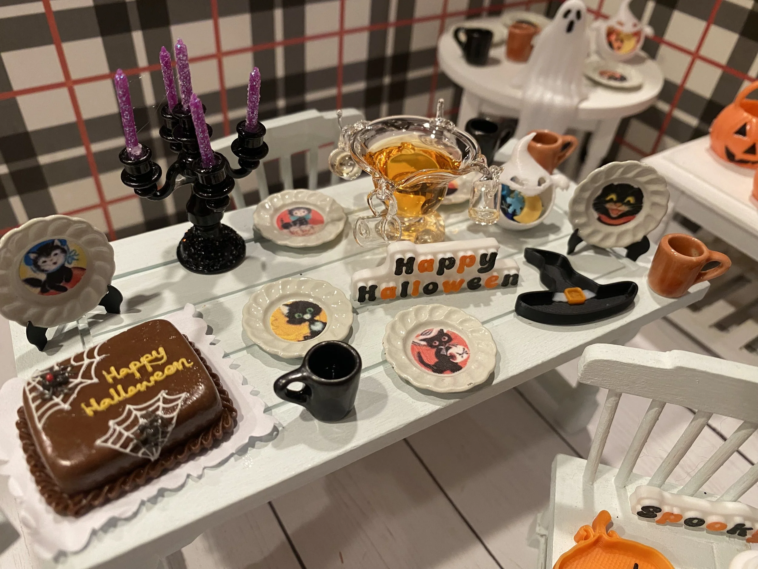 Miniature Old Fashioned Halloween Party, Vintage Plates, Punch Bowl, Cake, 1:12